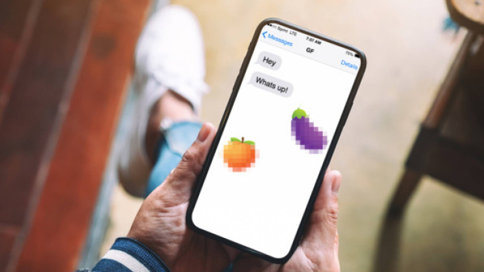 "فيسبوك" و"إنستغرام" تحظران الخوخ والباذنجان بسبب الإيحاءات الجنسية