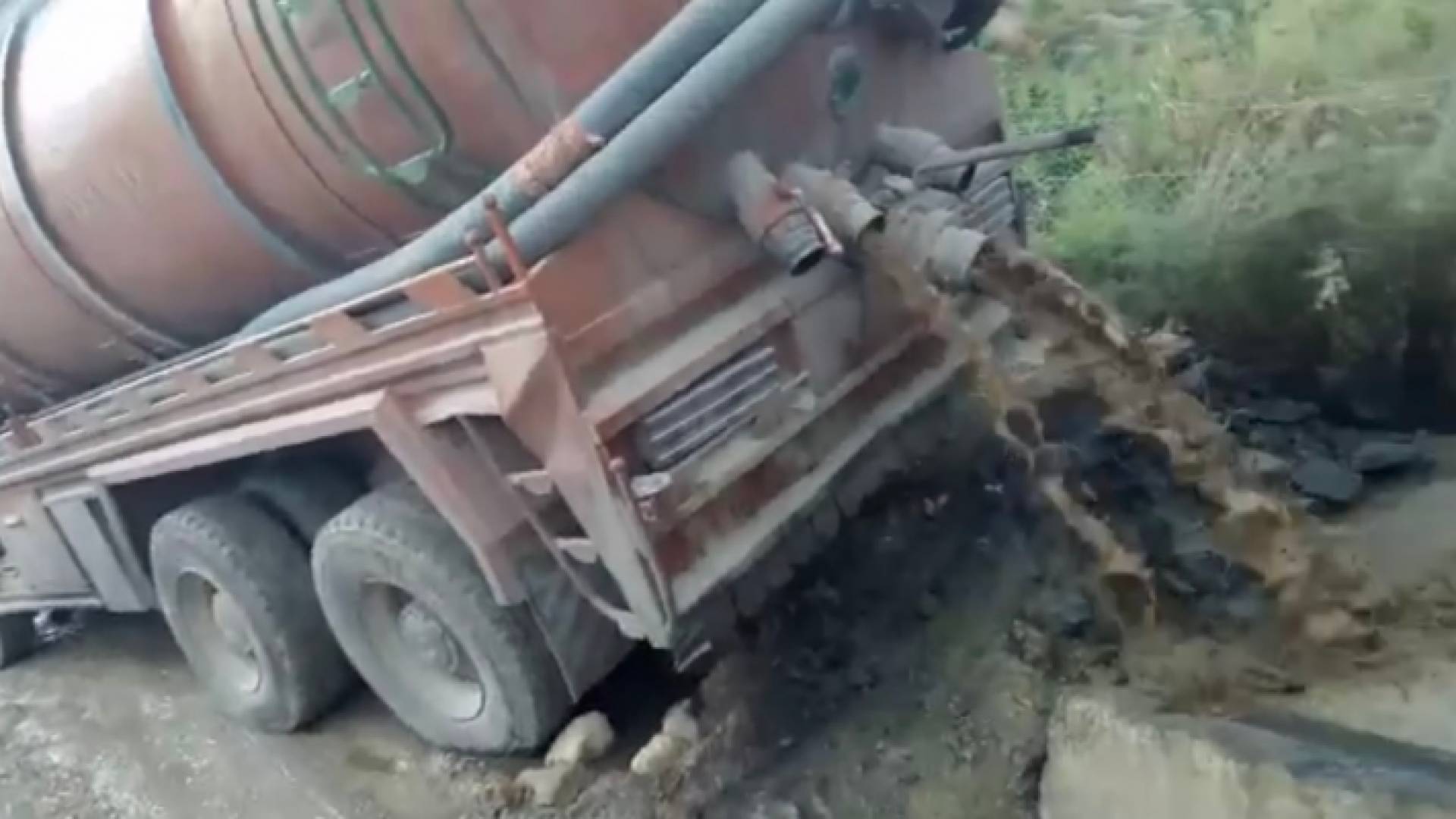 توقيف اصحاب صهاريج نضح يفرغوا حمولتهم قرب مصادر مائية