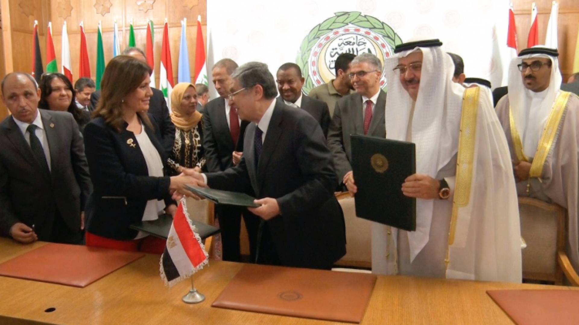 جانب من توقيع الاتفاقية