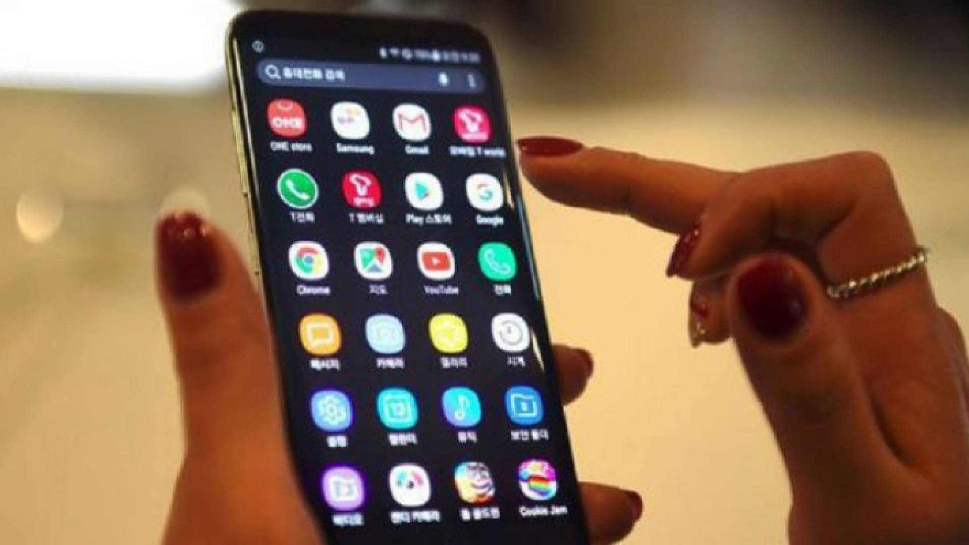 تحذير من استخدام الهواتف الذكية لساعات طويلة