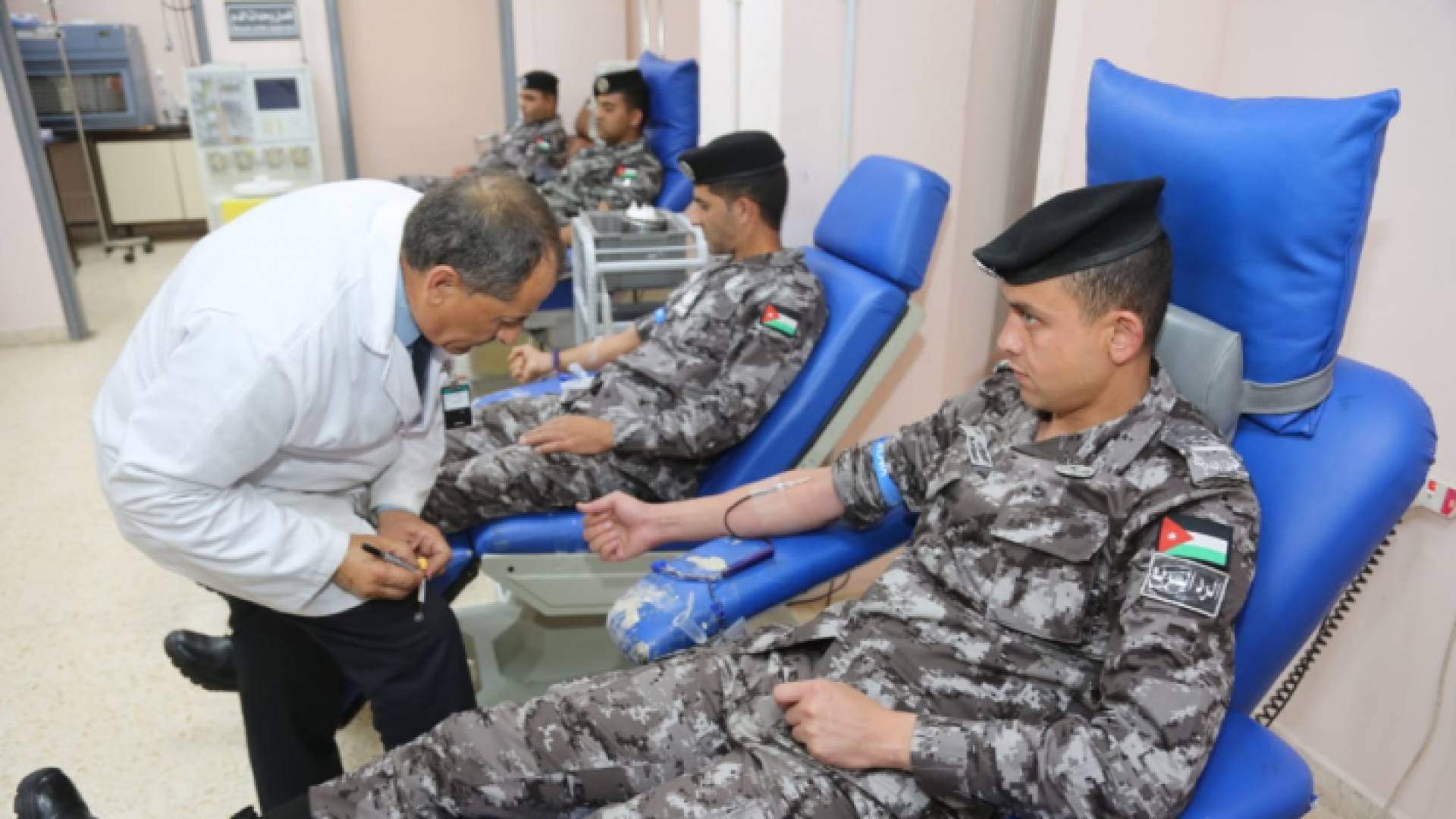 نشامى الدرك يهبون تلبية لمناشدة مواطنة بحاجة للدم