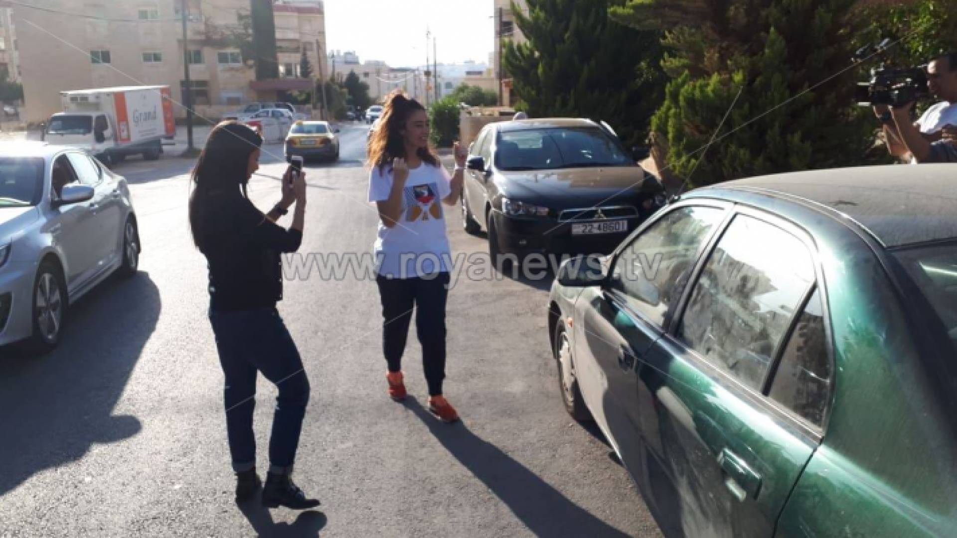 وصول الاسيرة الاردنية المحررة هبة الللبدي الى منزلها في عمان