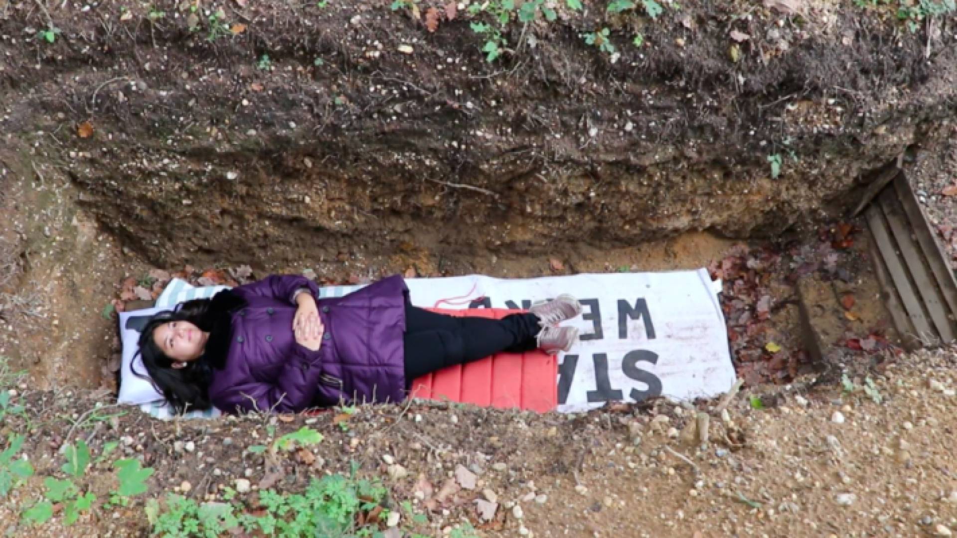 "قبر لكل طالب".. تجربة غريبة