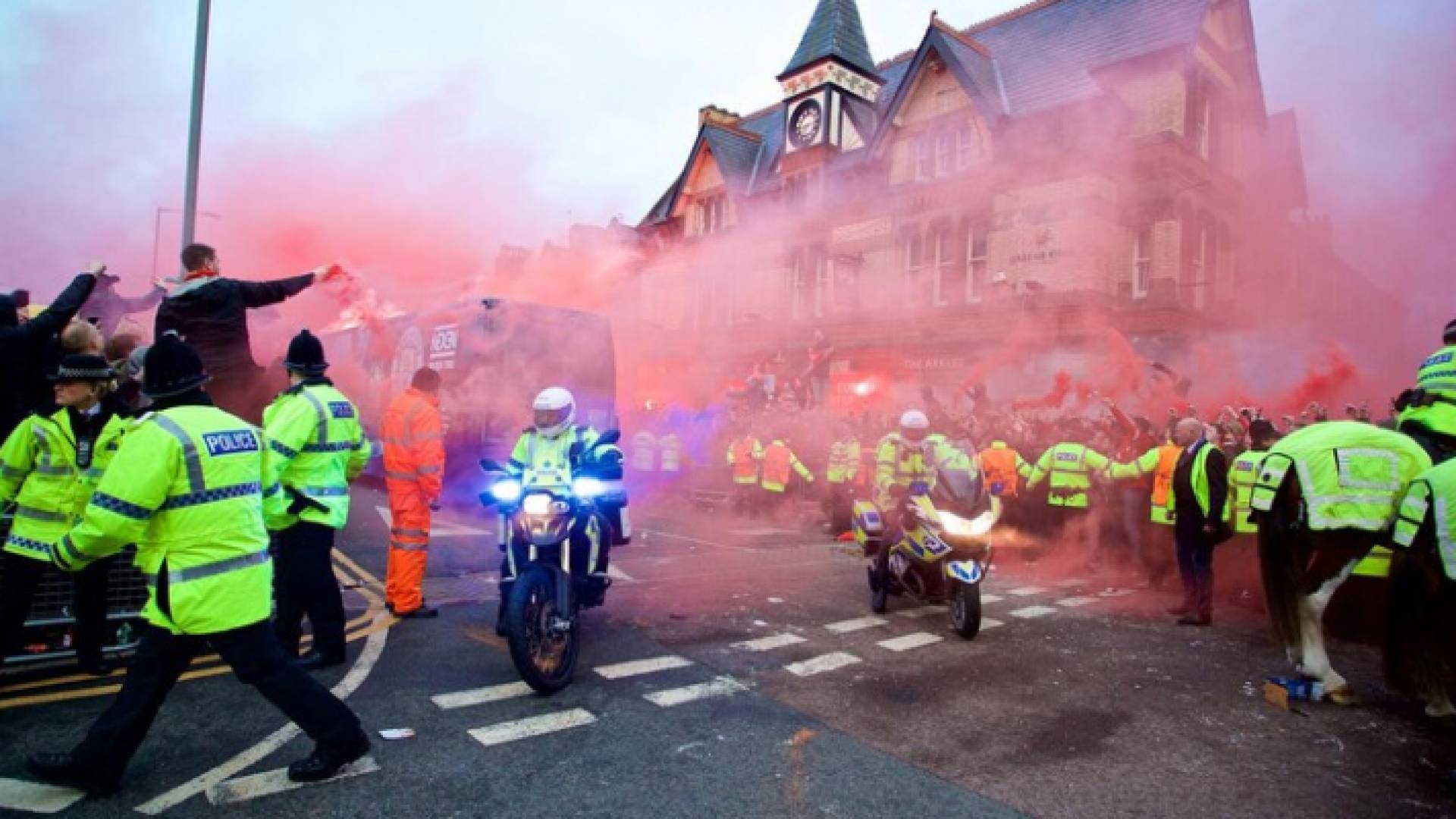 مانشستر سيتي يطلب ضمانات أمنية لسلامة حافلته في ليفربول