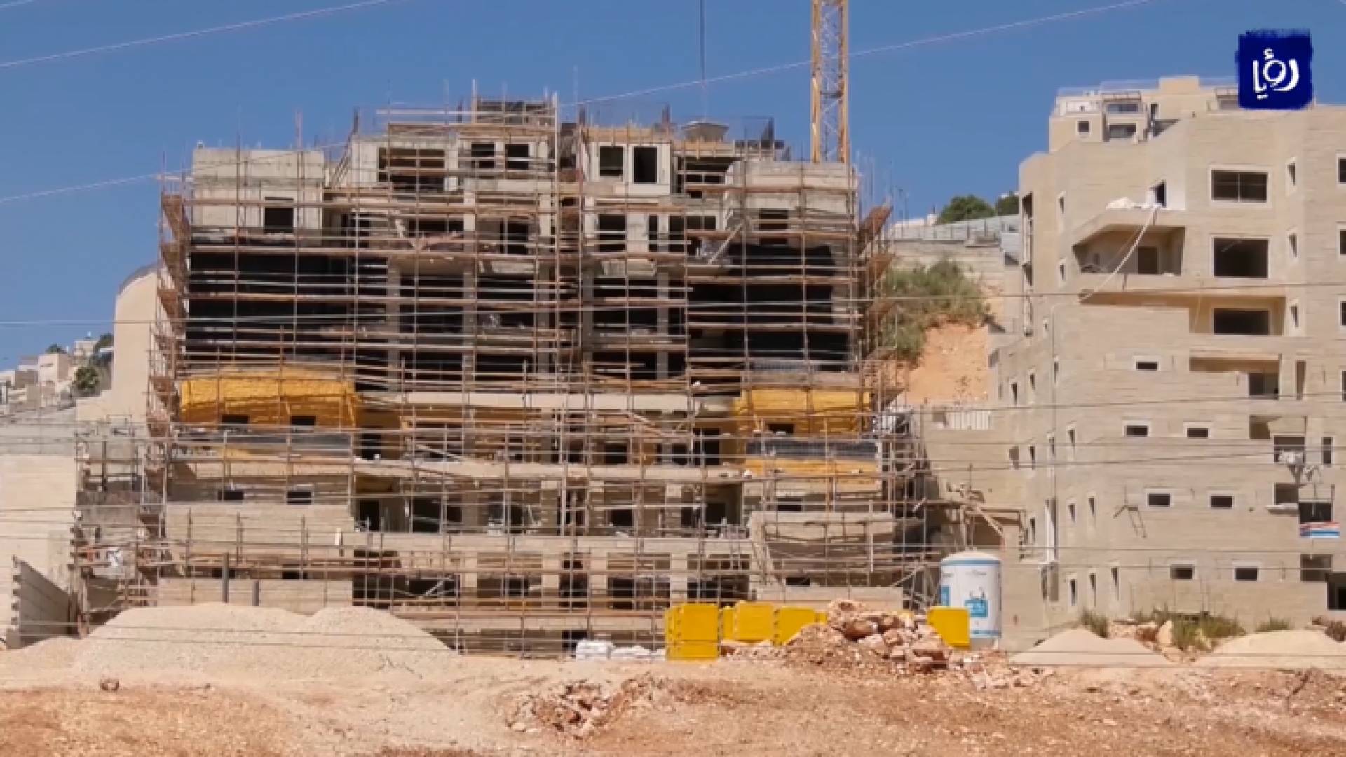 سلطات الاحتلال تستولي على مئات الدونمات من الأراضي الفلسطينية