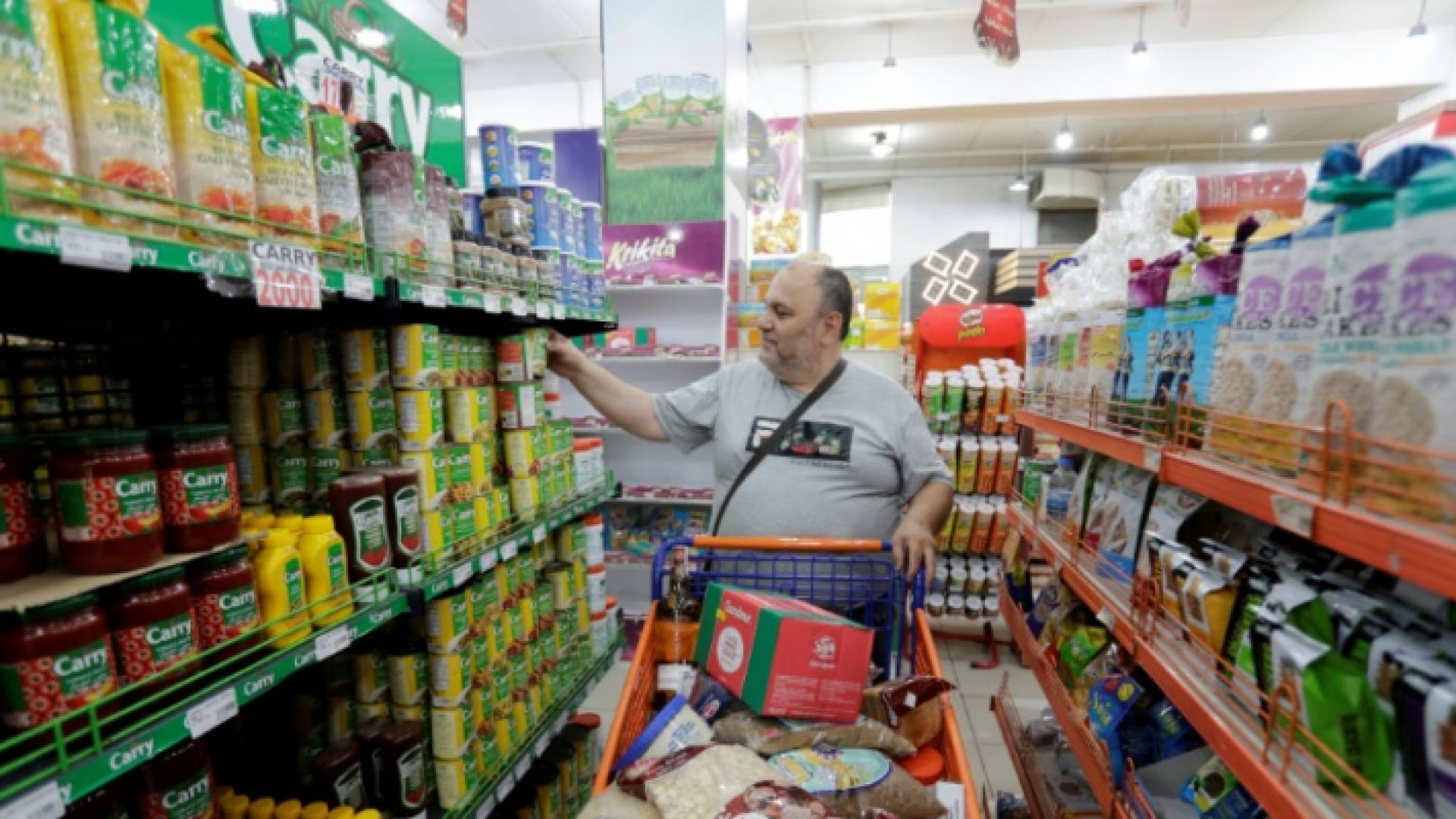 متجر في لبنان