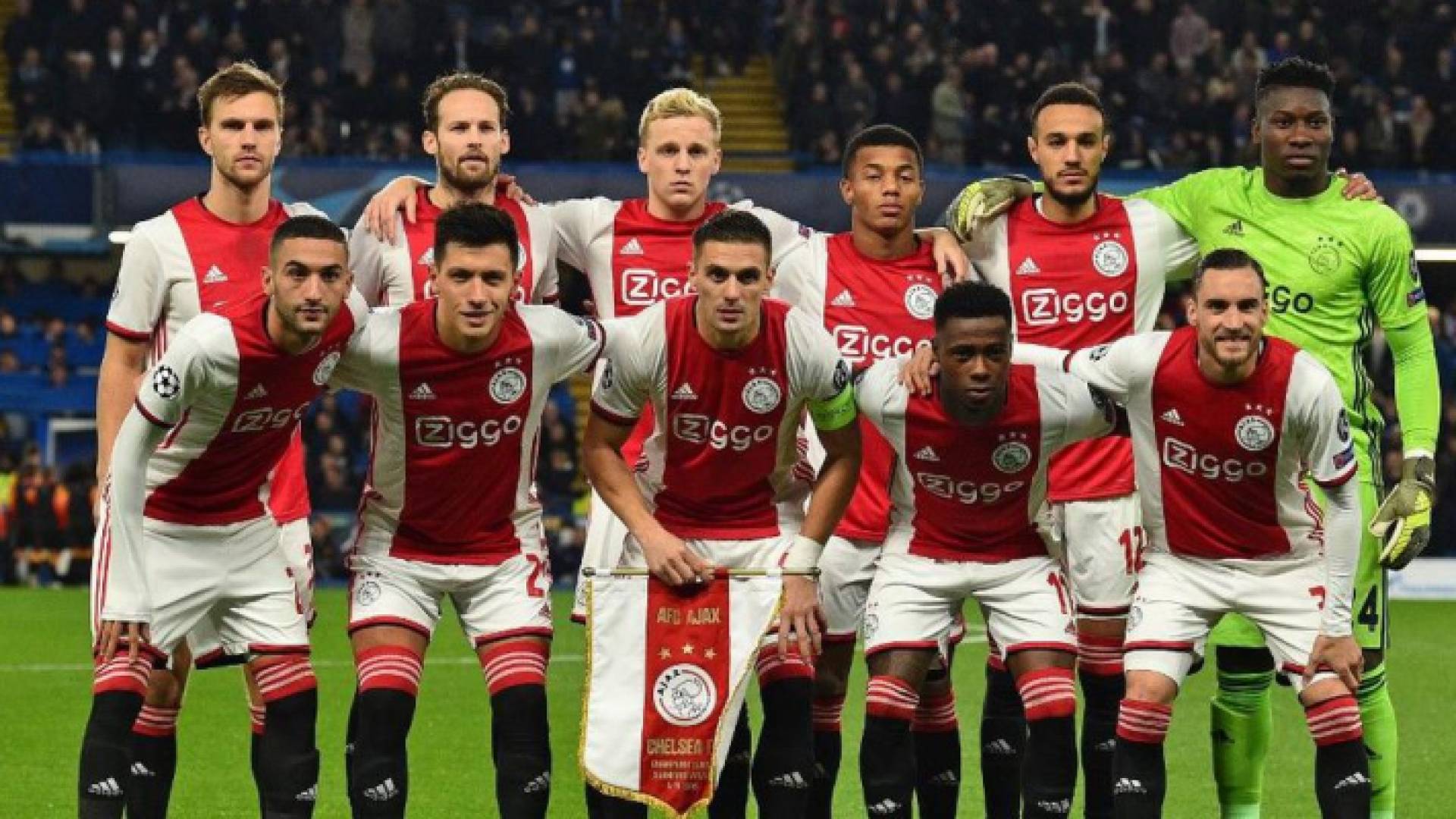 أياكس يحافظ على الصدارة برباعية في مرمى أوتريخت