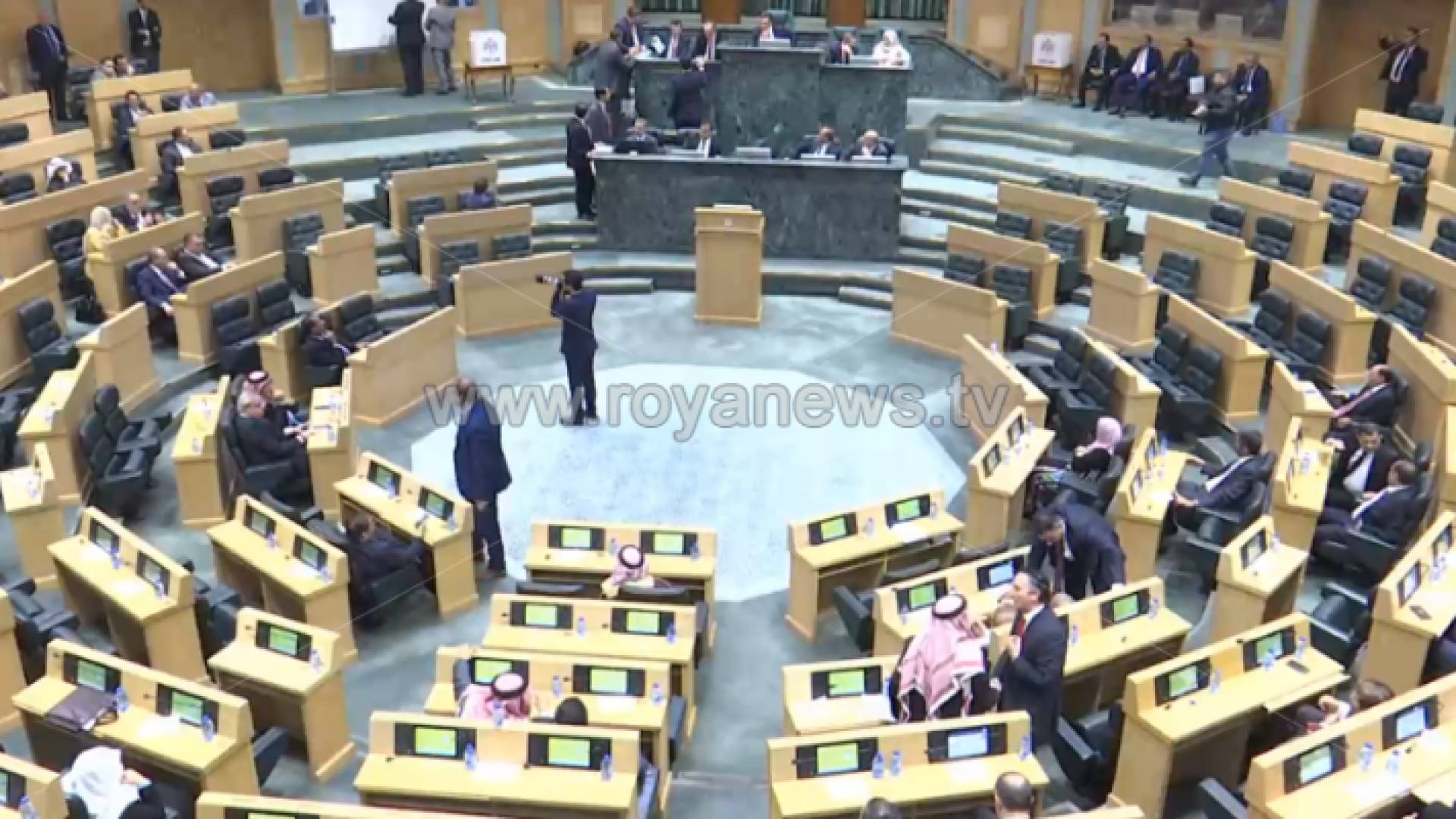 النواب يعقد أولى جلساته لانتخاب المكتب الدائم ولجانه