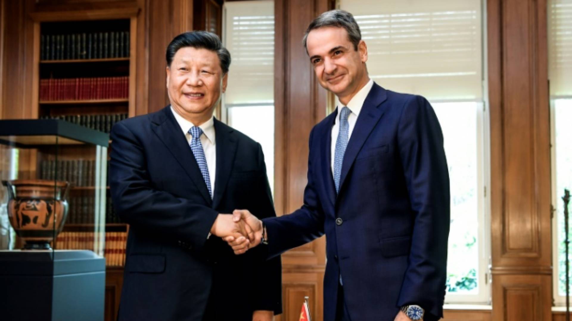 رئيس الوزراء اليوناني كيرياكوس ميتسوتاكيس والرئيس الصيني شي جين بينغ في أثينا