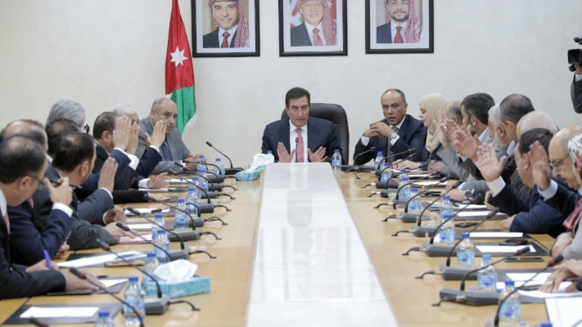 الطراونة يترأس اجتماع لجنة الرد على خطاب العرش واختيار القاضي رئيسا لها