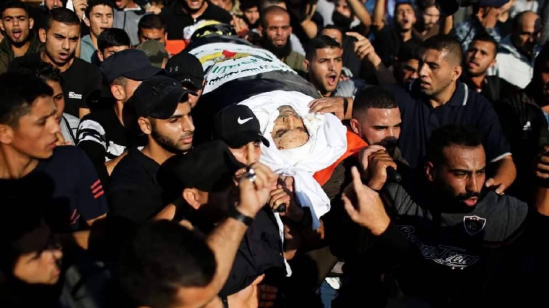 الفلسطينيون يشيعون جثمان الشهيد القيادي في حركة الجهاد الإسلامي بهاء أبو العطا