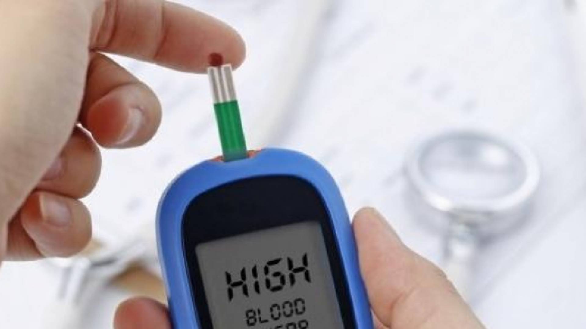 48 % من الرجال والنساء يبدأون التدخين من عمر 15 إلى 18 سنة