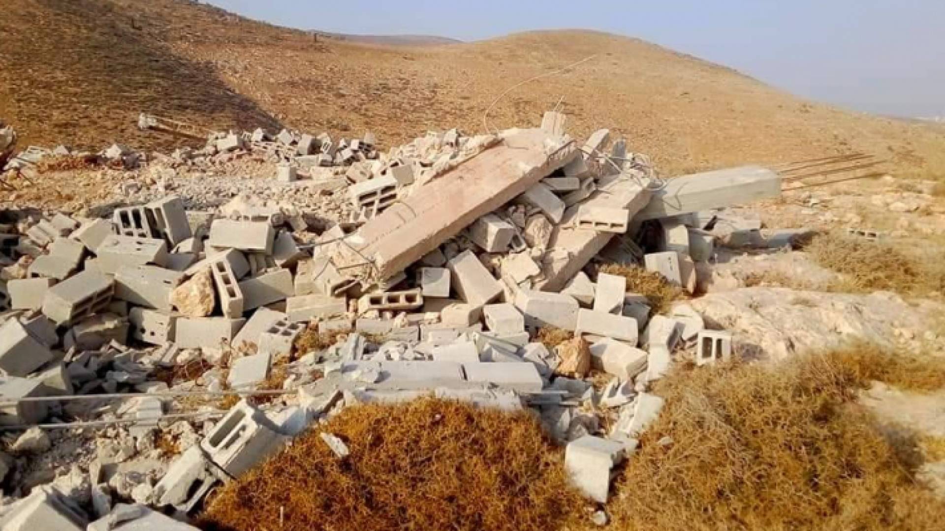 صورة المنزل بعد هدمه