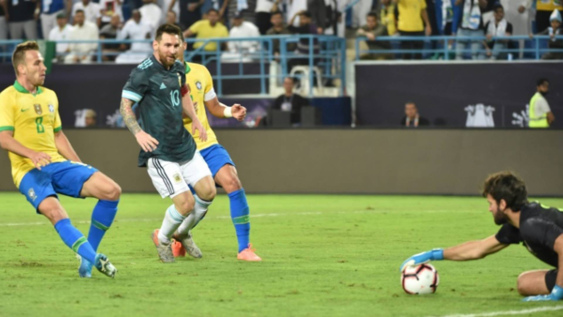 ميسي يقود الارجنتين للثأر من البرازيل