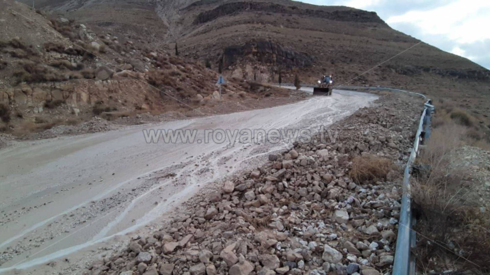 طريق الموجب مساء السبت