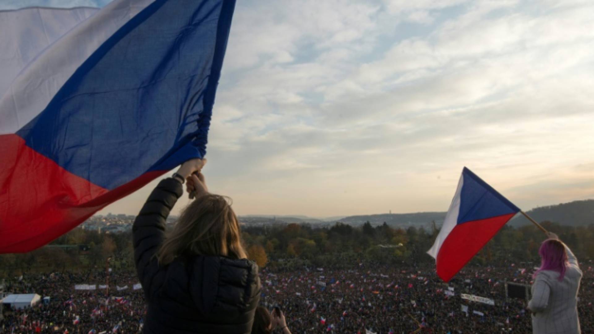 اكثر من 200 ألف متظاهر في براغ ضد رئيس الوزراء