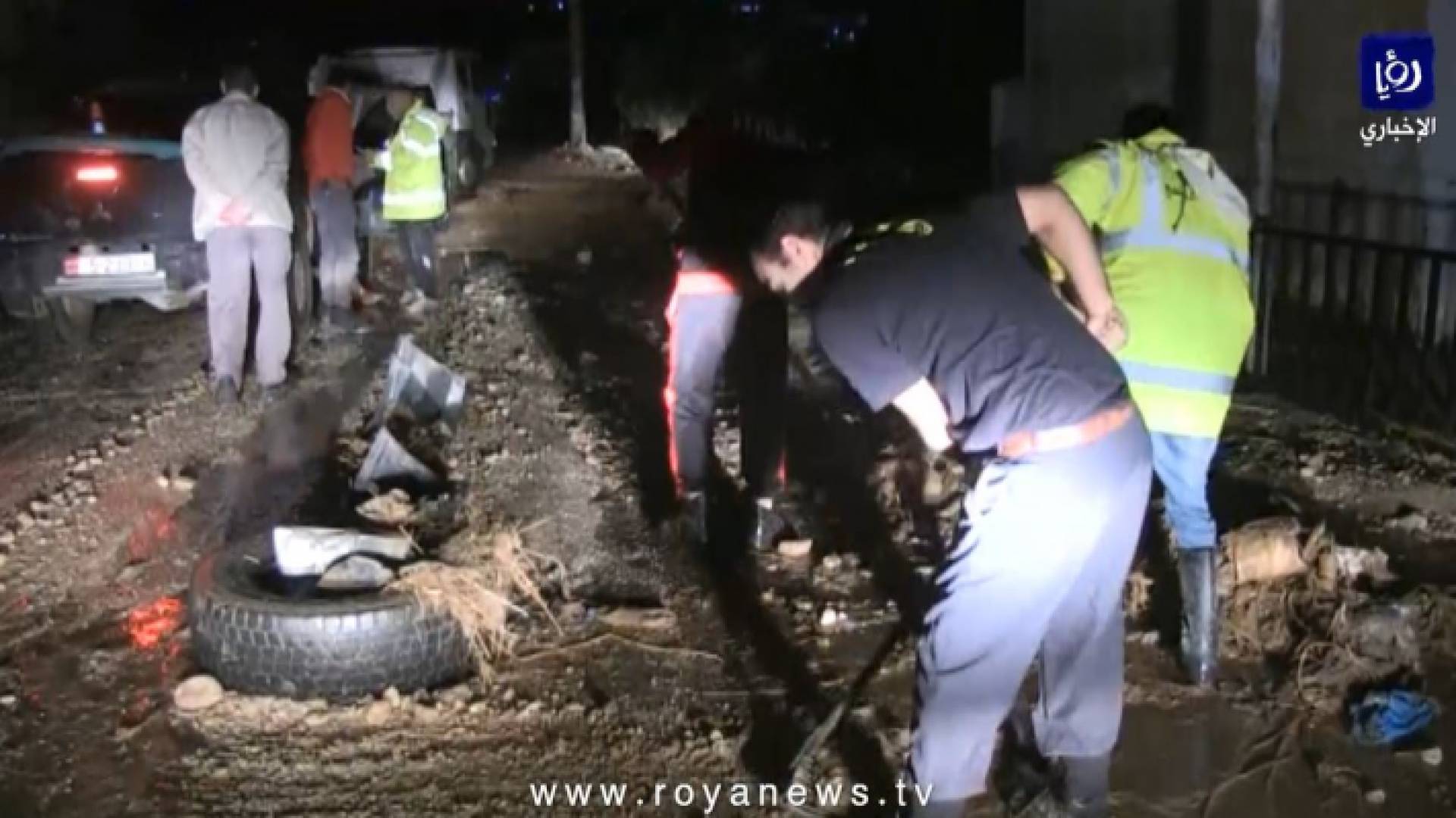 شاهد .. مياه الأمطار تداهم منازل مواطنين في لواء الكورة باربد