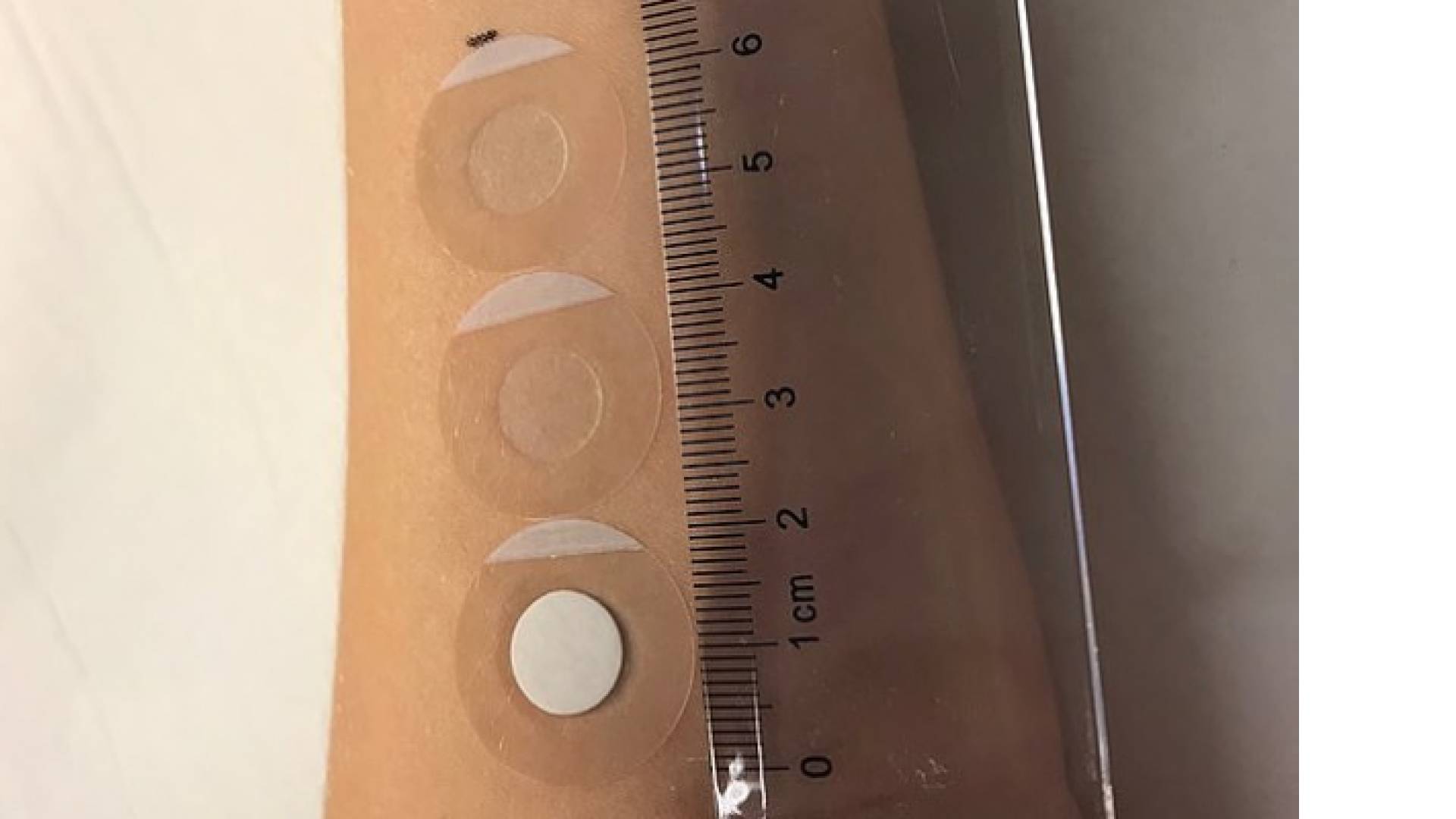 شكل اللاصق المستخدم