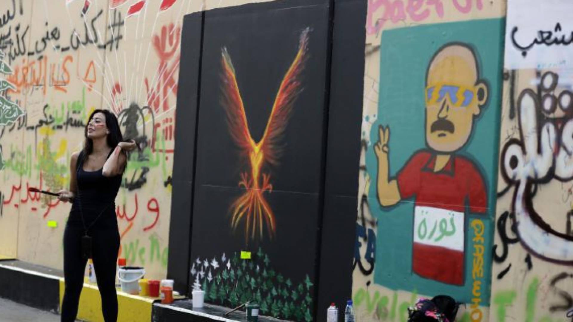 رسوم غرافيتي "الثورة" تجتاج أحياء وسط بيروت