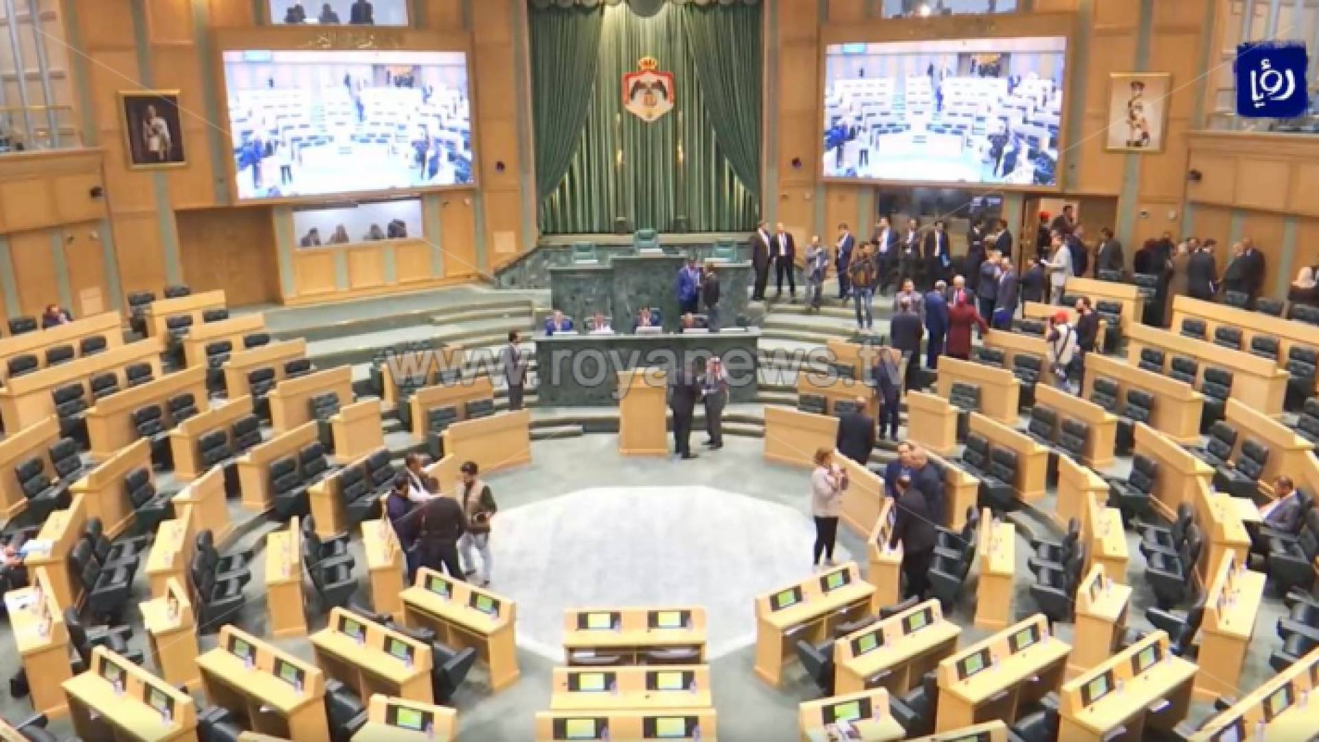 "النواب" يطلب من الصحفيين مغادرة القبة لمناقشة الرد على خطاب العرش