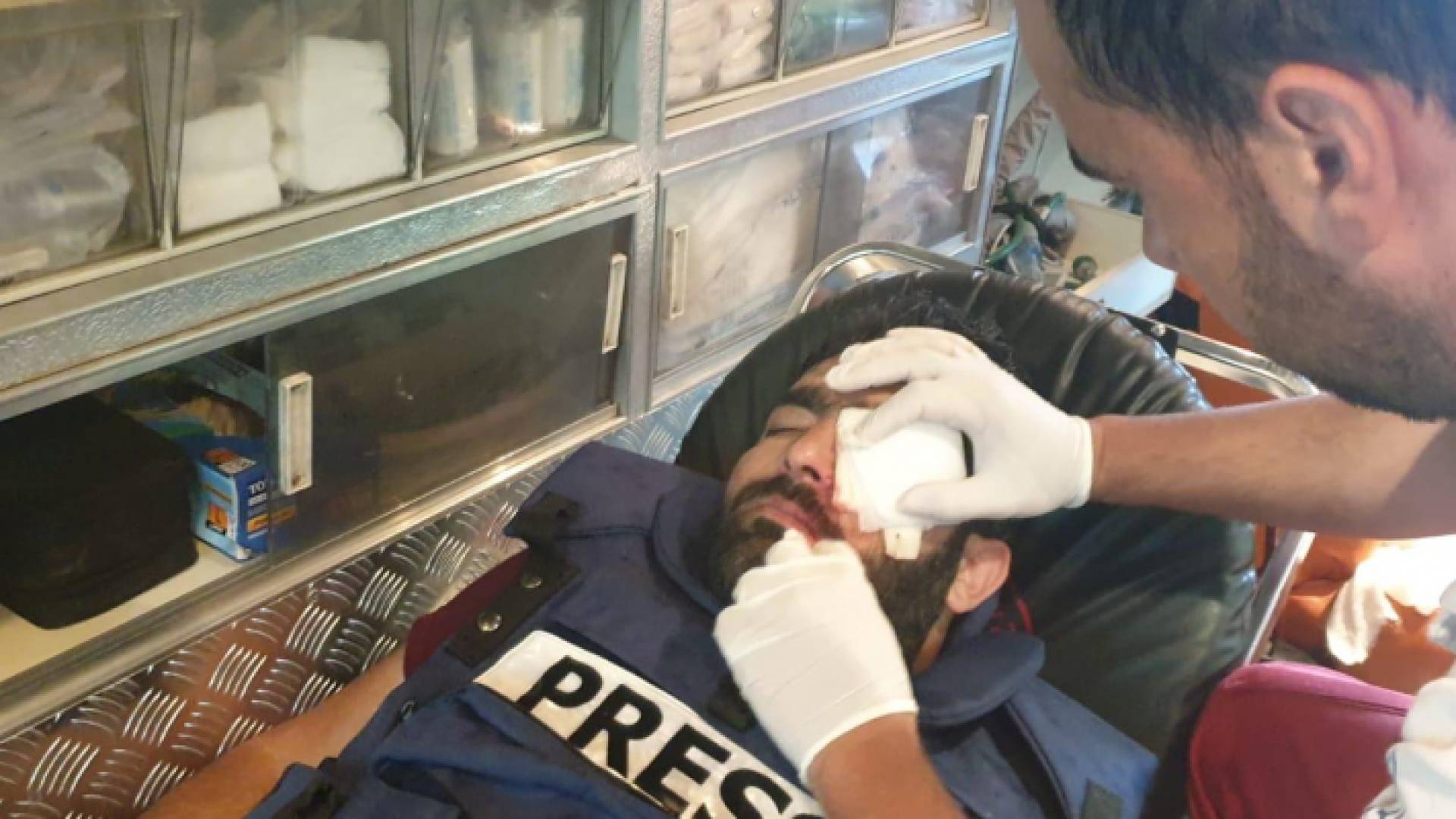 الصحفي الفلسطيني المصاب معاذ عمارنة