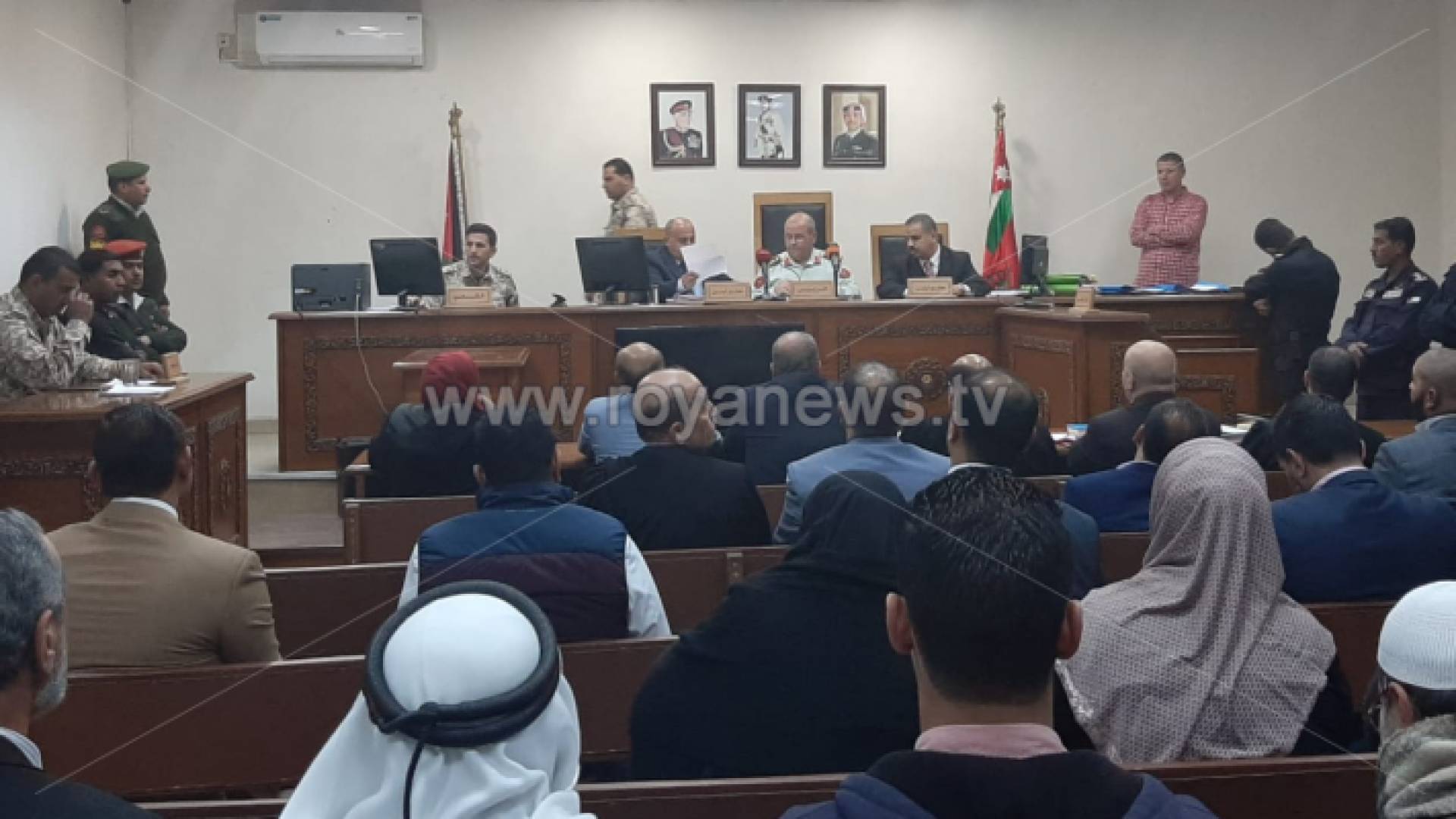 الصورة من الجلسة