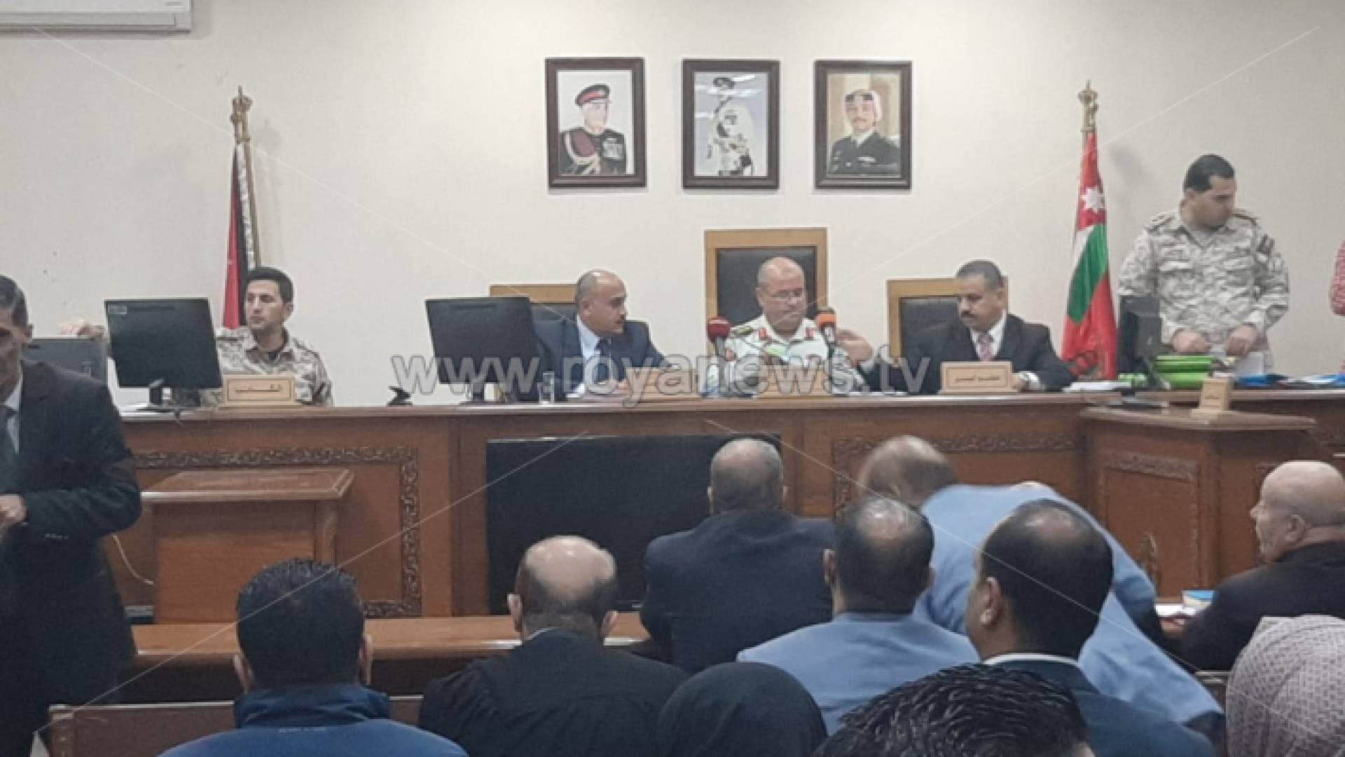 الصورة من الجلسة