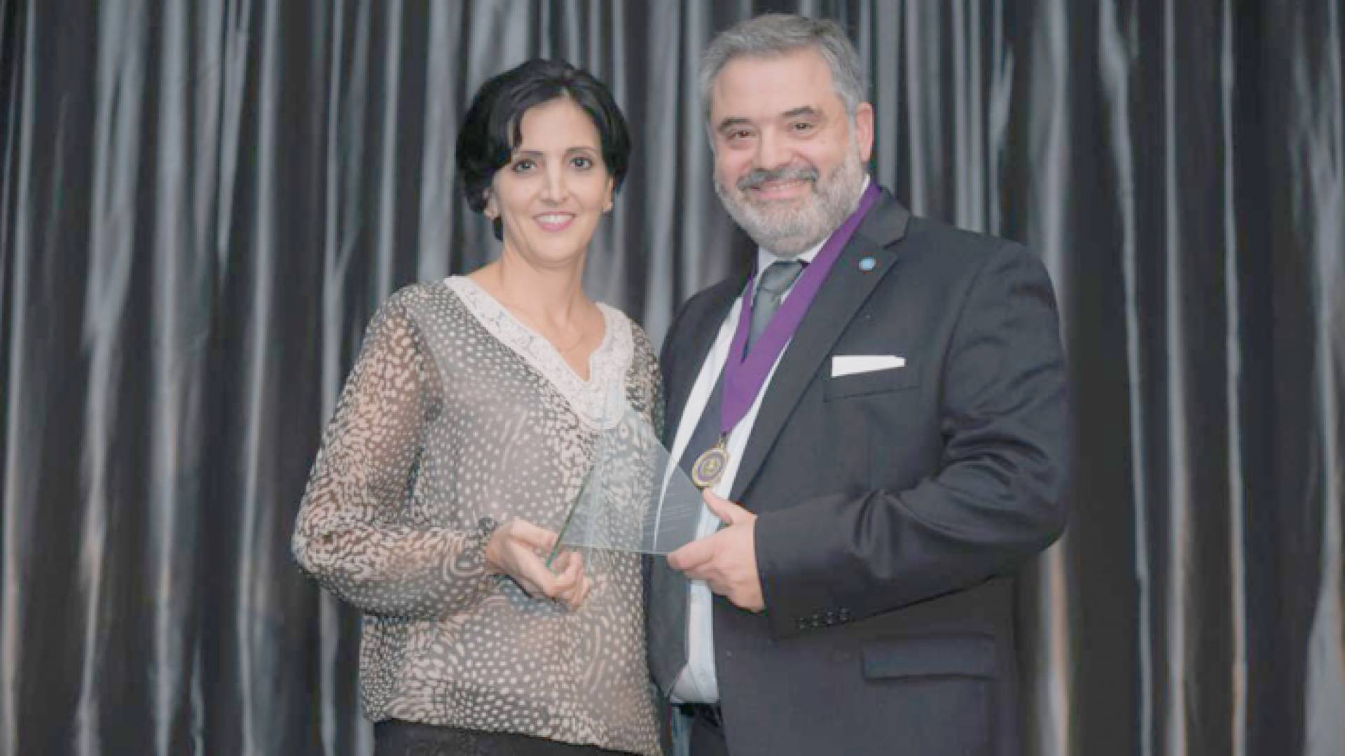 منح أول جائزة طب أسنان خارج أمريكا لطبيبة أردنية