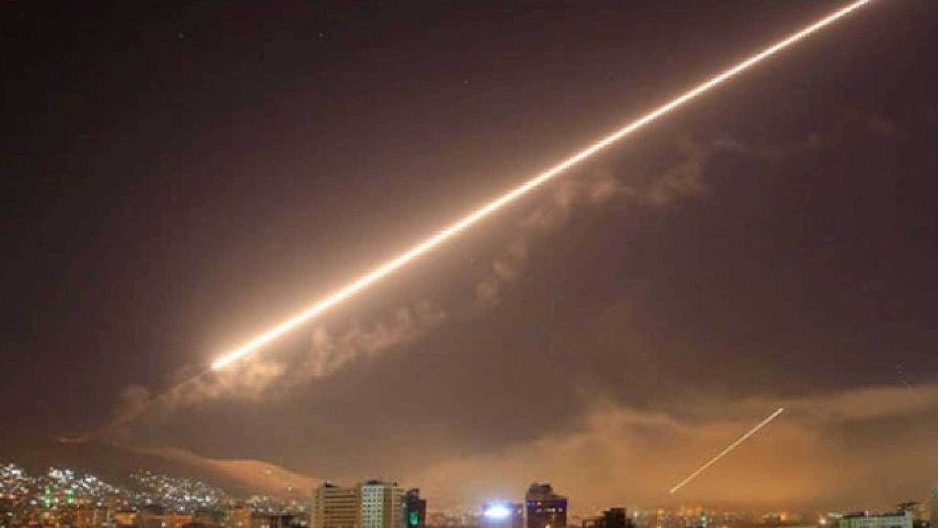 الدفاعات الجوية السورية تسقط أهدافا معادية