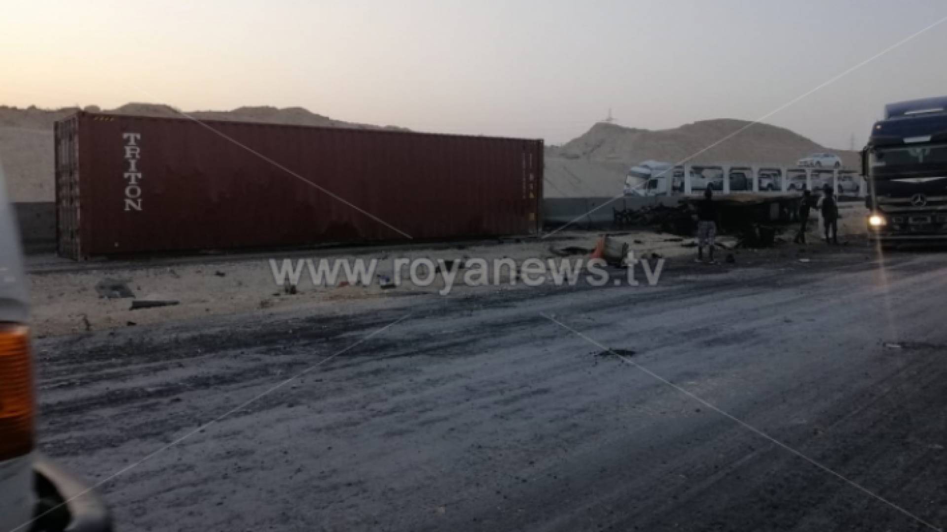 صورة لحادث على الطريق الصحراوي