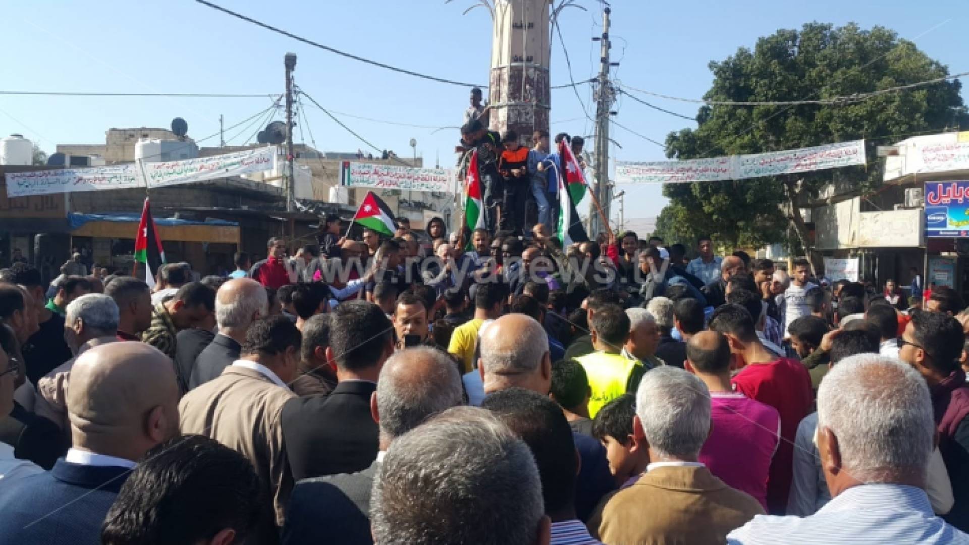 أردنيون يحتفلون باستعادة "الباقورة والغمر" في الأغوار الشمالية باربد