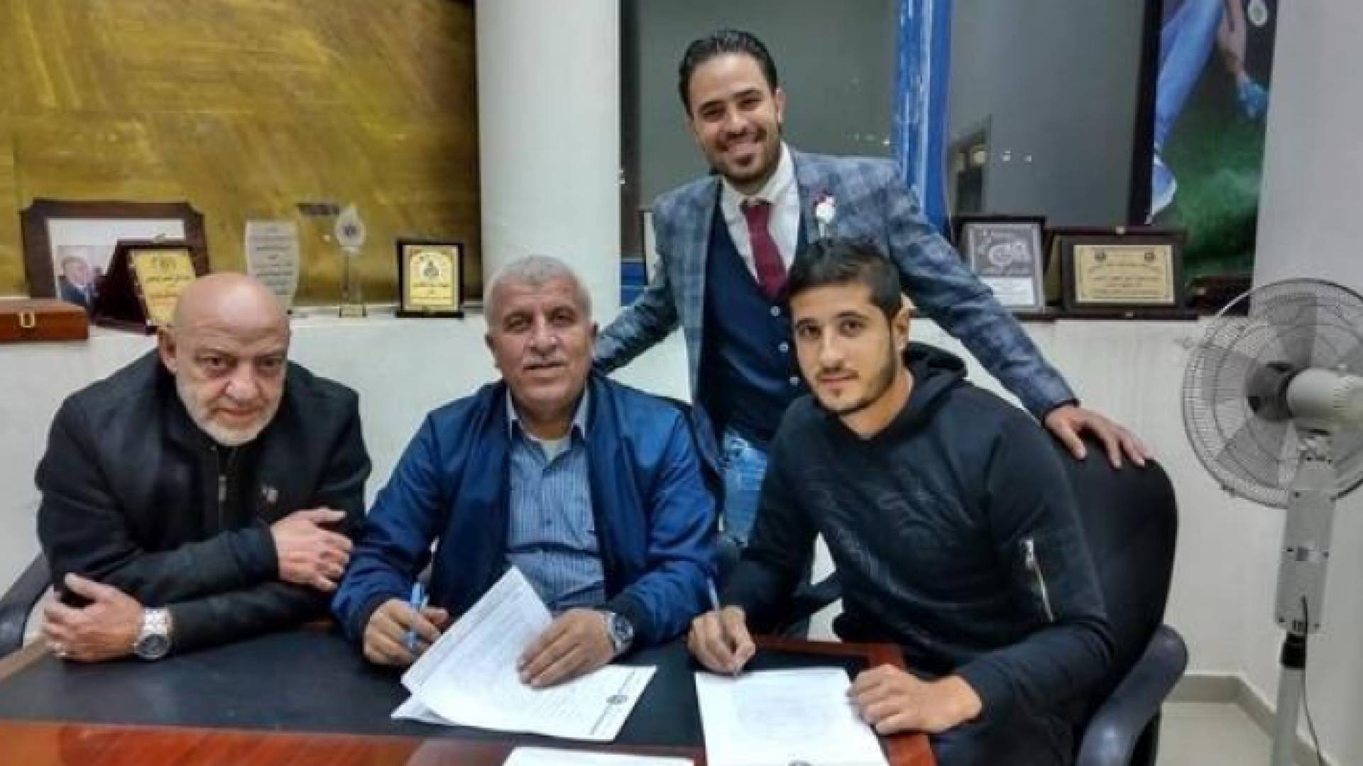 تونسي وإكوادوري يوقعان للسلط