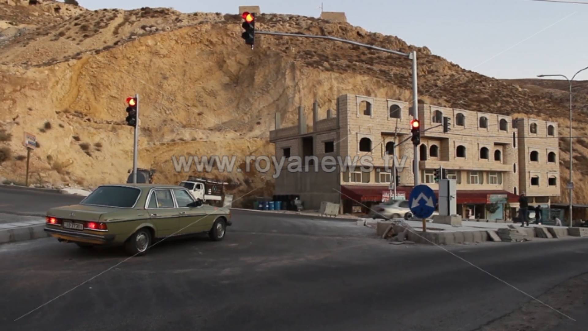 بعد سنوات إعادة تركيب أول إشارة ضوئية في الطفيلة