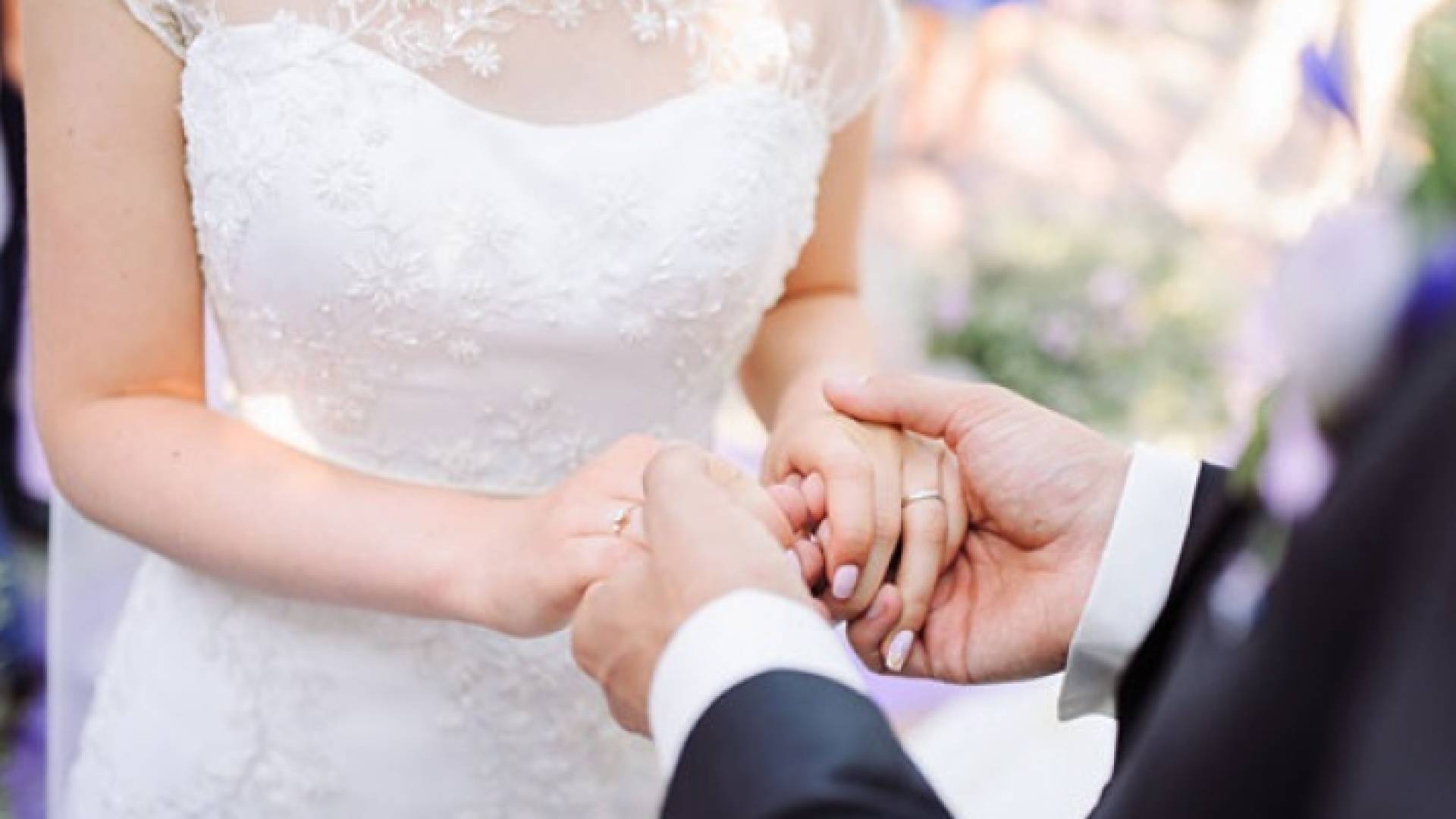 عريس مصري يطلق زوجته في حفل الزفاف