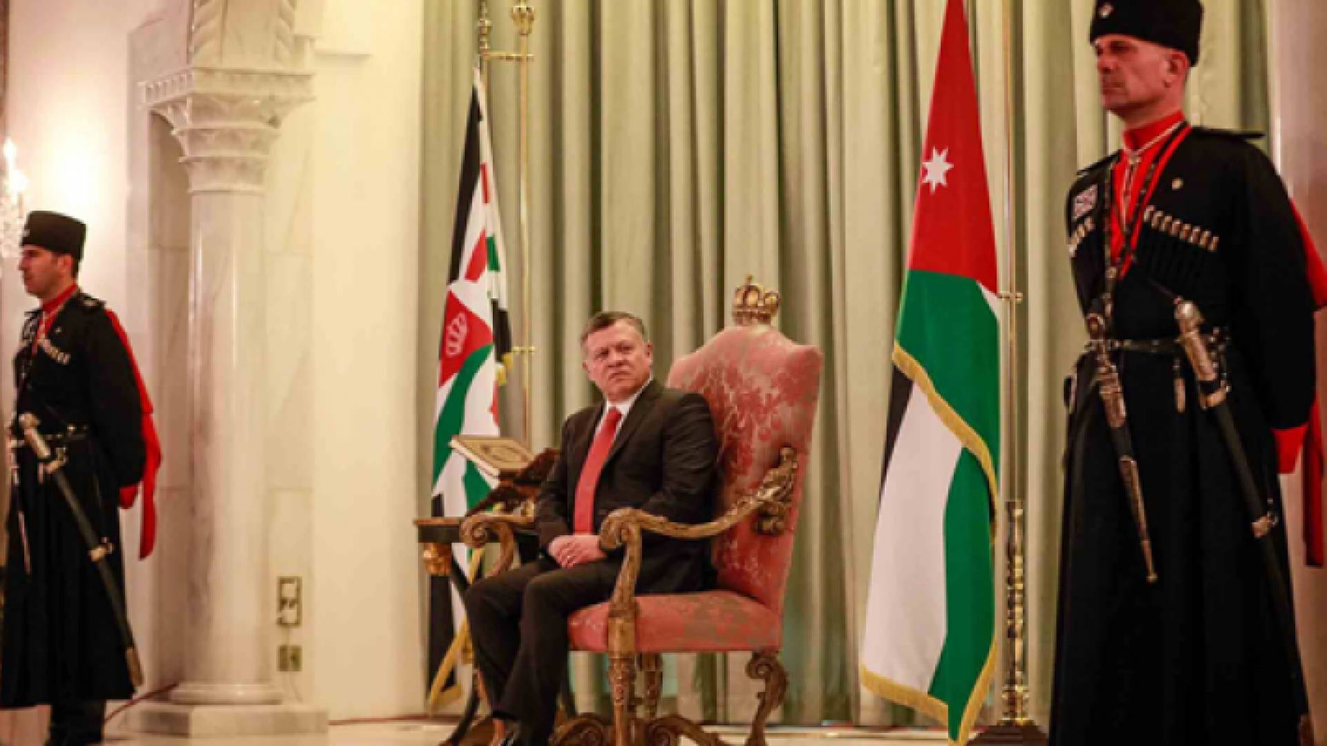 الملك يستمع لرد مجلس الأمة على خطاب العرش السامي