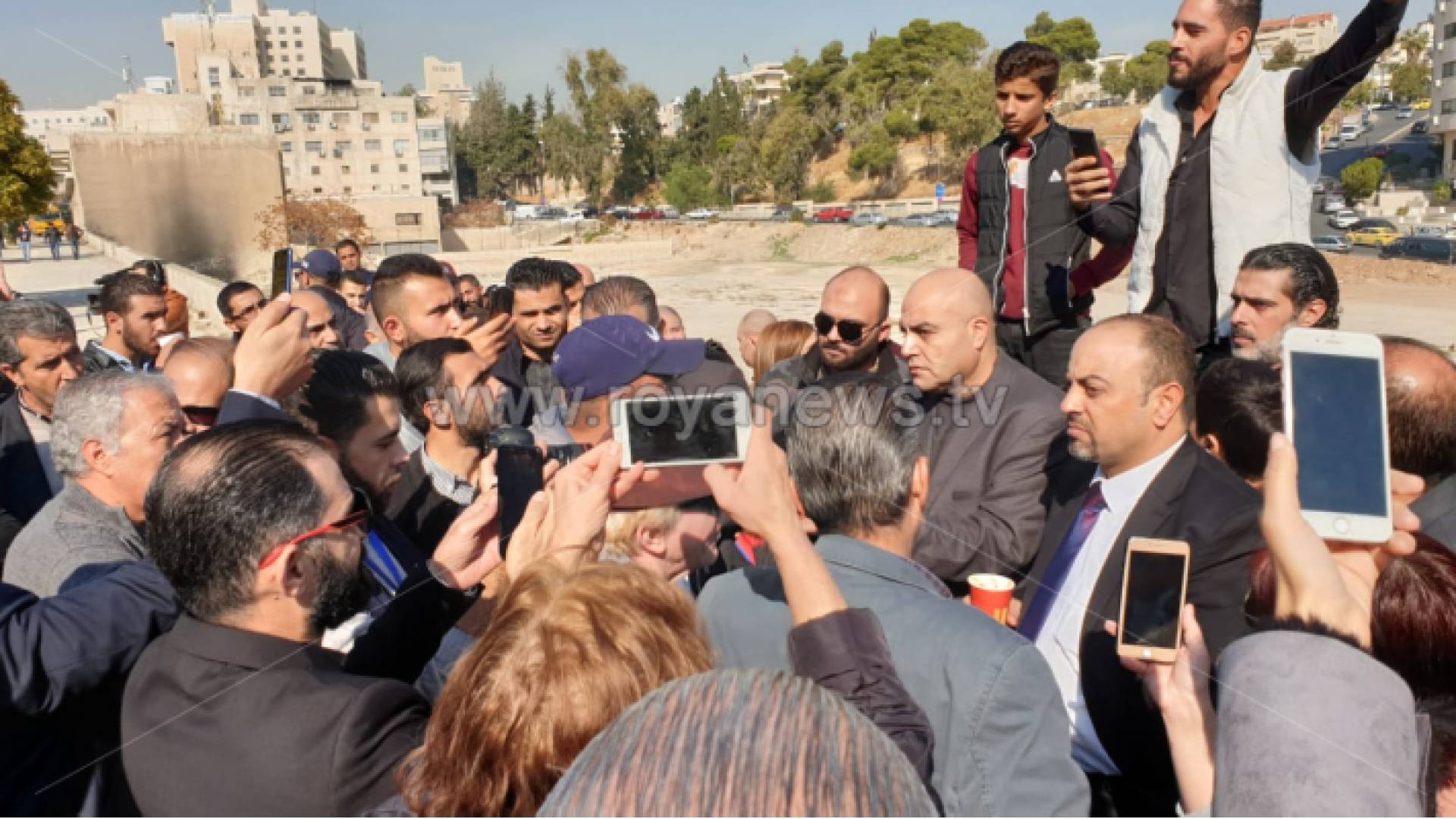 وقفة احتجاجية للمطالبة بعدم حبس المدين أمام مجلس النواب في عمان