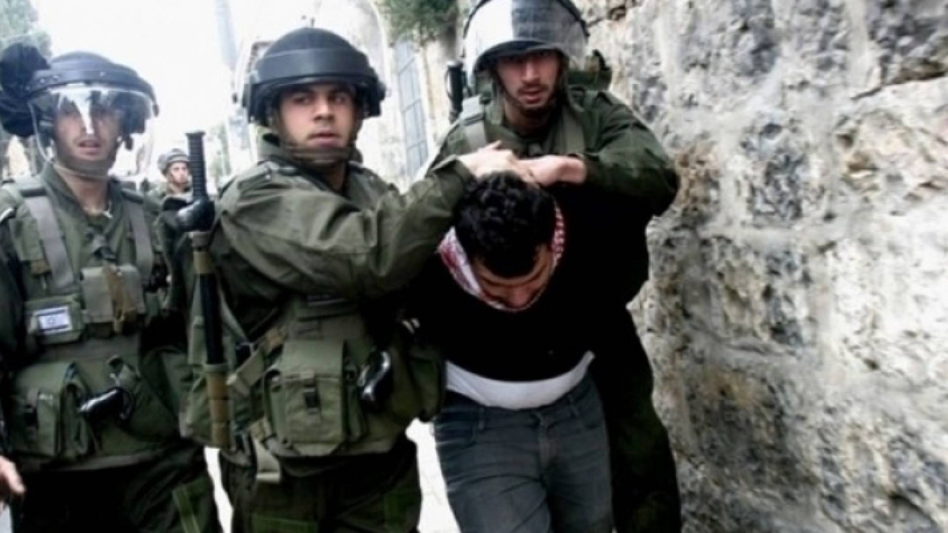 قوات الاحتلال تعتقل 15 فلسطينيا بالضفة الغربية