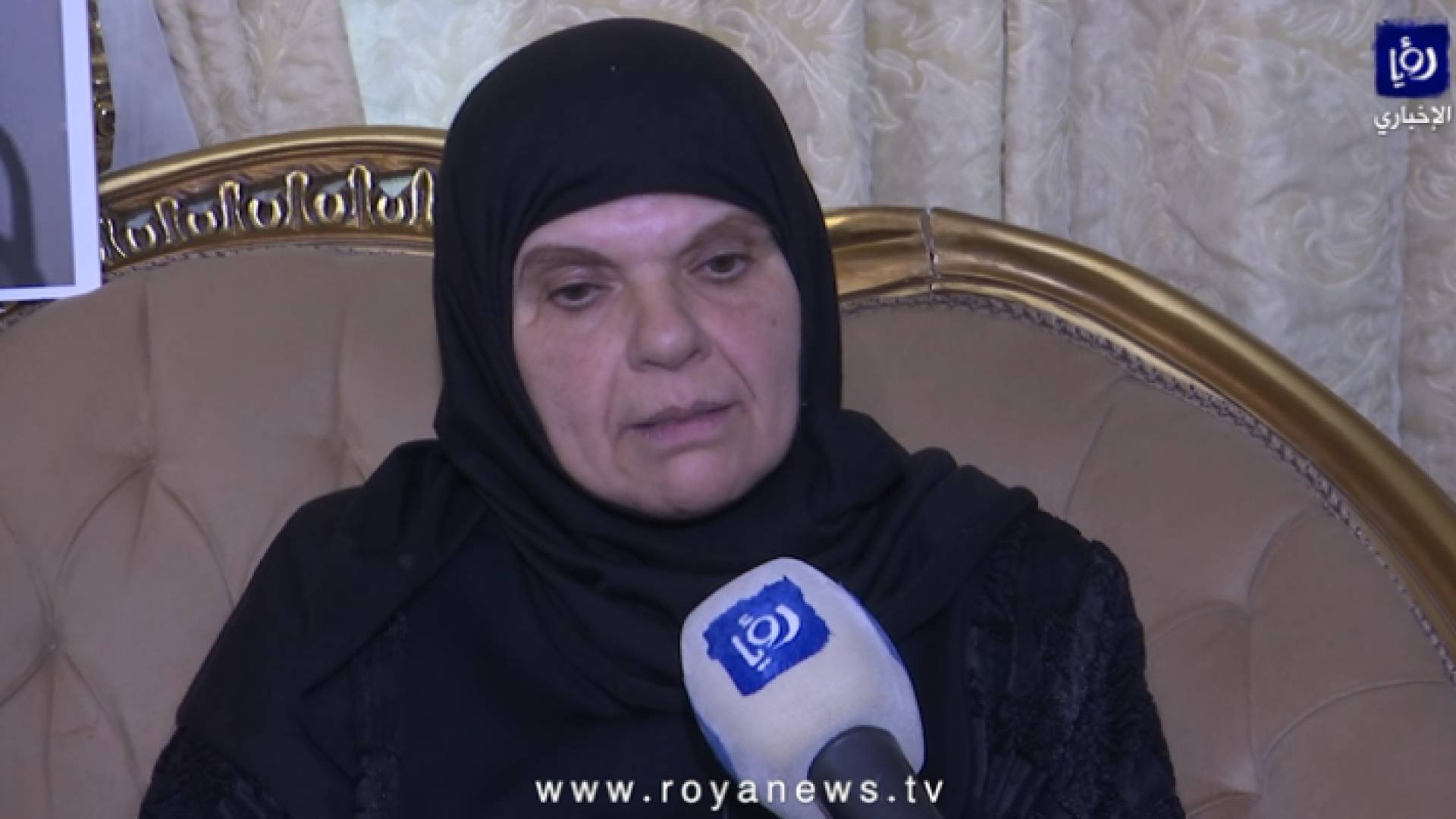 والدة الأسير سامي أبو دياك