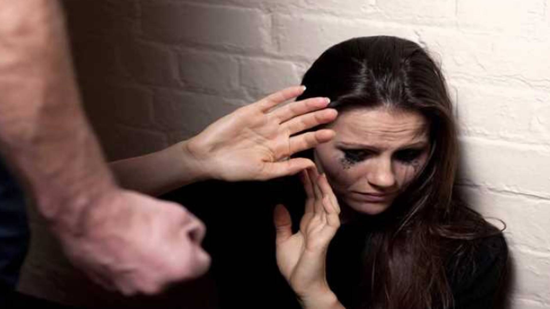 تضامن تقول إن بعض الازاج أخذوا بطاقات الصراف لسحب رواتب الزوجات