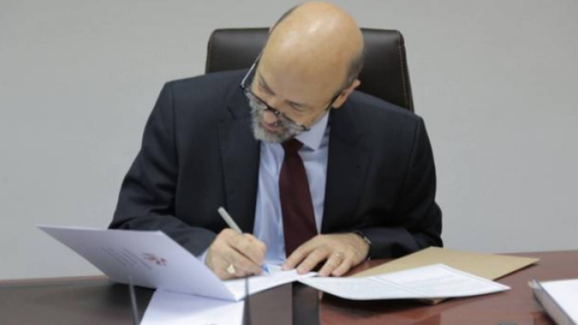 رئيس الوزراء عمر الرزاز