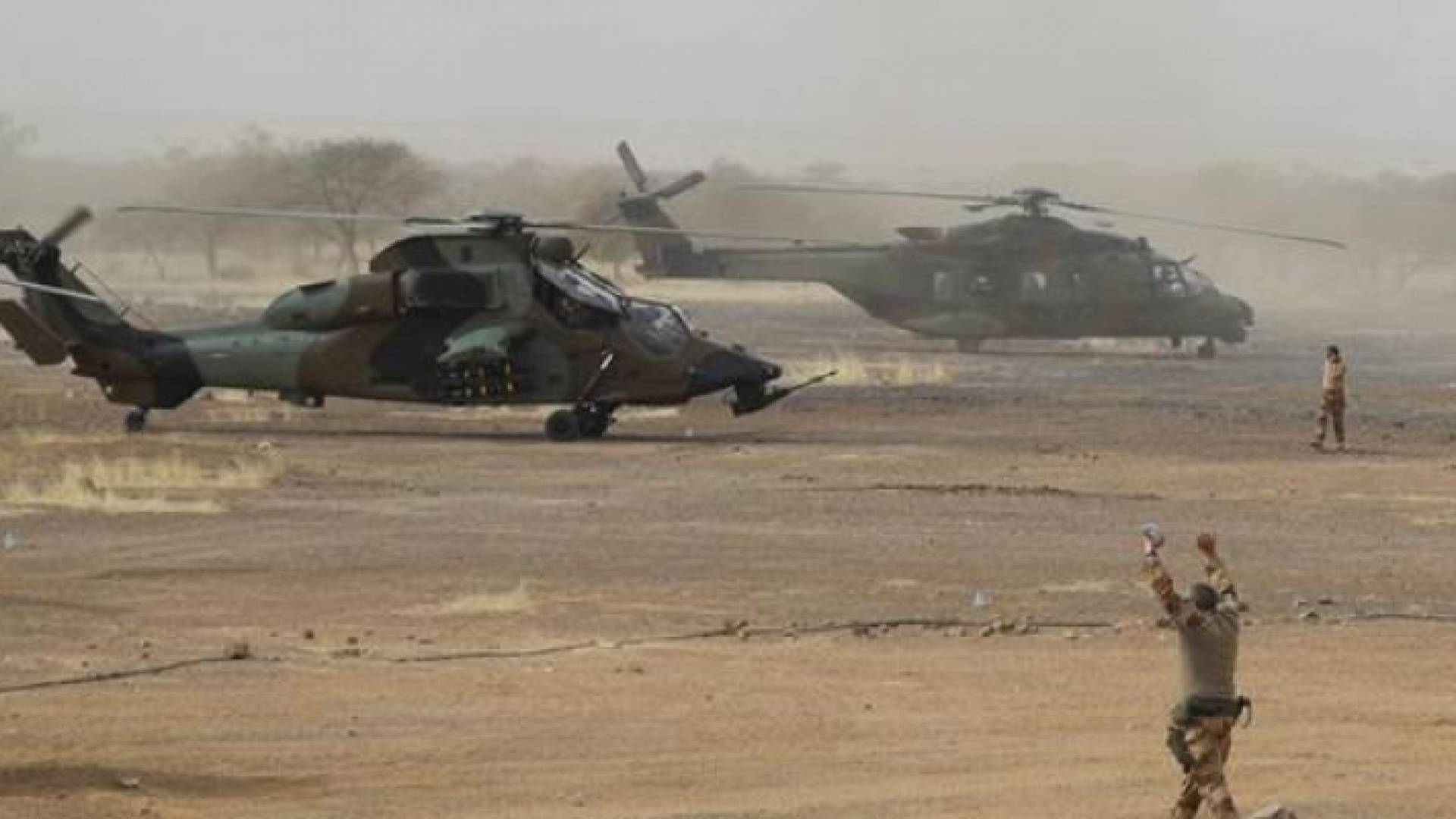 مقتل 13 عسكريا فرنسيا في حادث بين مروحيتين في مالي