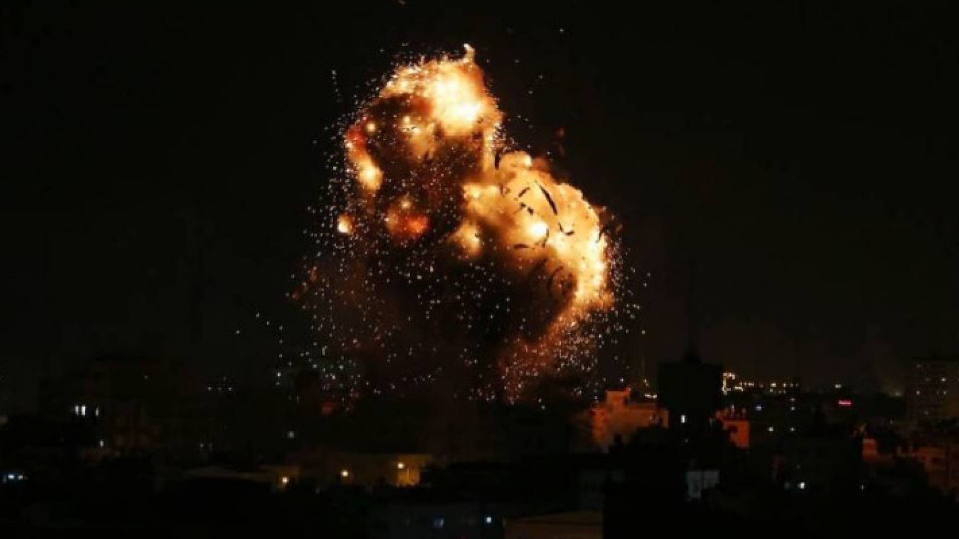 الاحتلال يقصف قطاع غزة