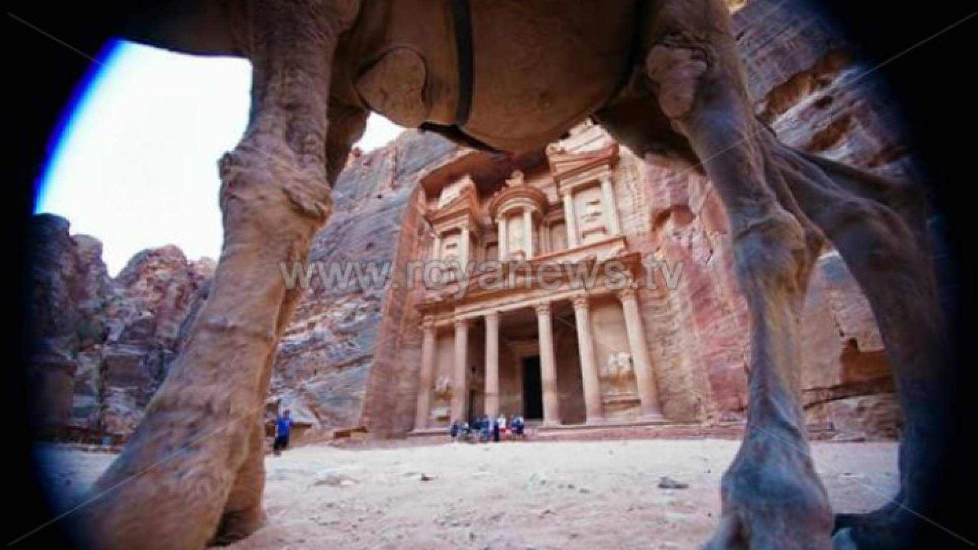 الأجواء باردة ليلا