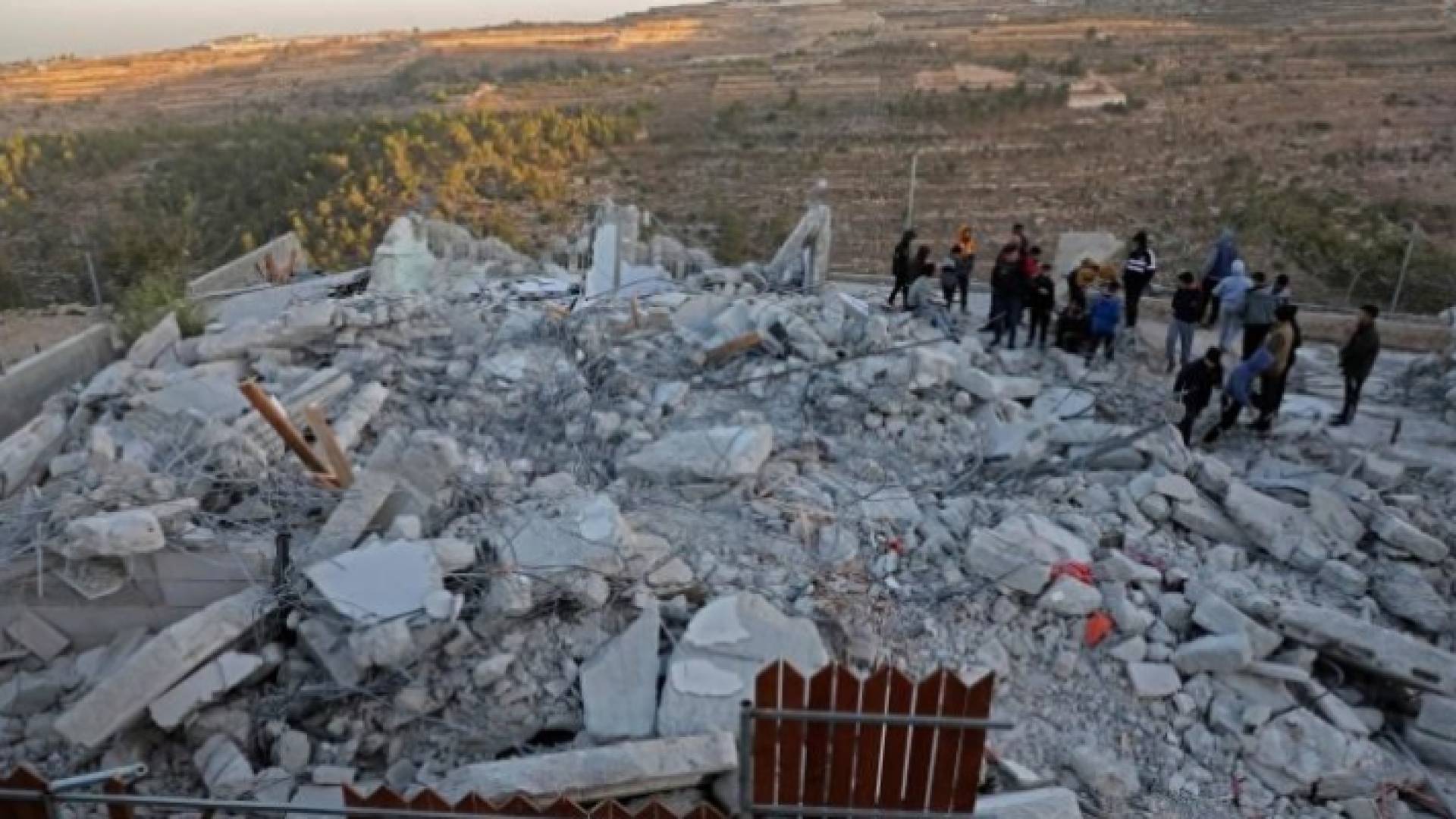 هدم منازل أربعة فلسطينيين متهمين بقتل جندي في جيش الإحتلال