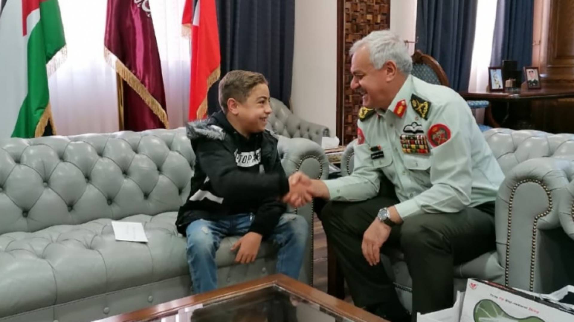 اللواء الحنيطي يلبي رغبة الطفل أحمد
