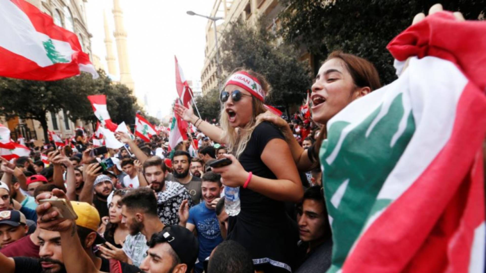 الشارع اللبناني يستعيد زخمه عشية "أحد الوضوح"