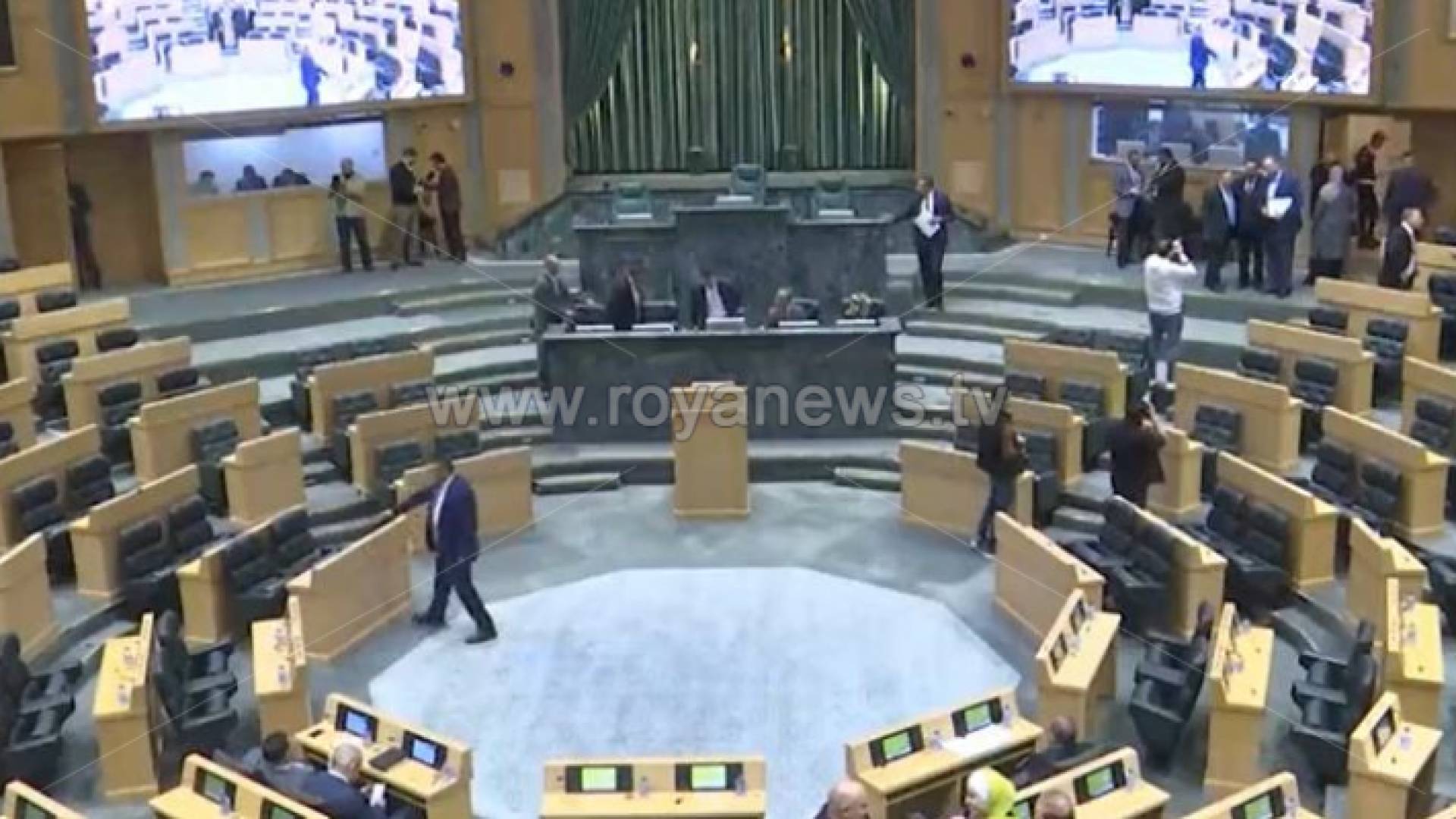 النواب يعقدون جلسة تشريعية تتضمن عدة مشاريع قوانين