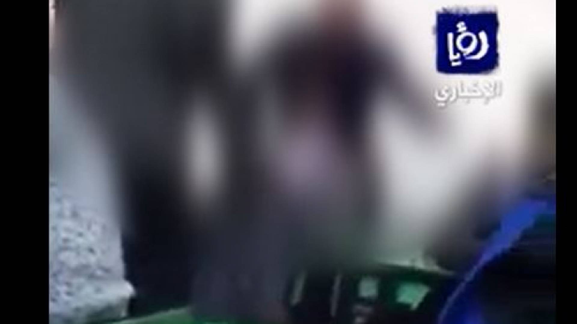 نشطاء: معلم يضرب طالب داخل مدرسة في عمان .. والتربية تتوعد