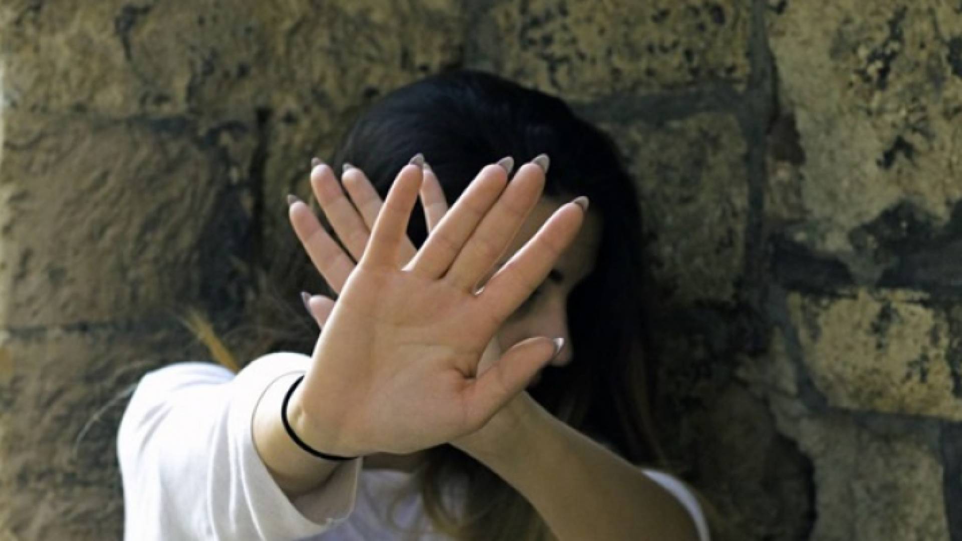 المجني عليها تبلغ من العمر ٢٤ عاما