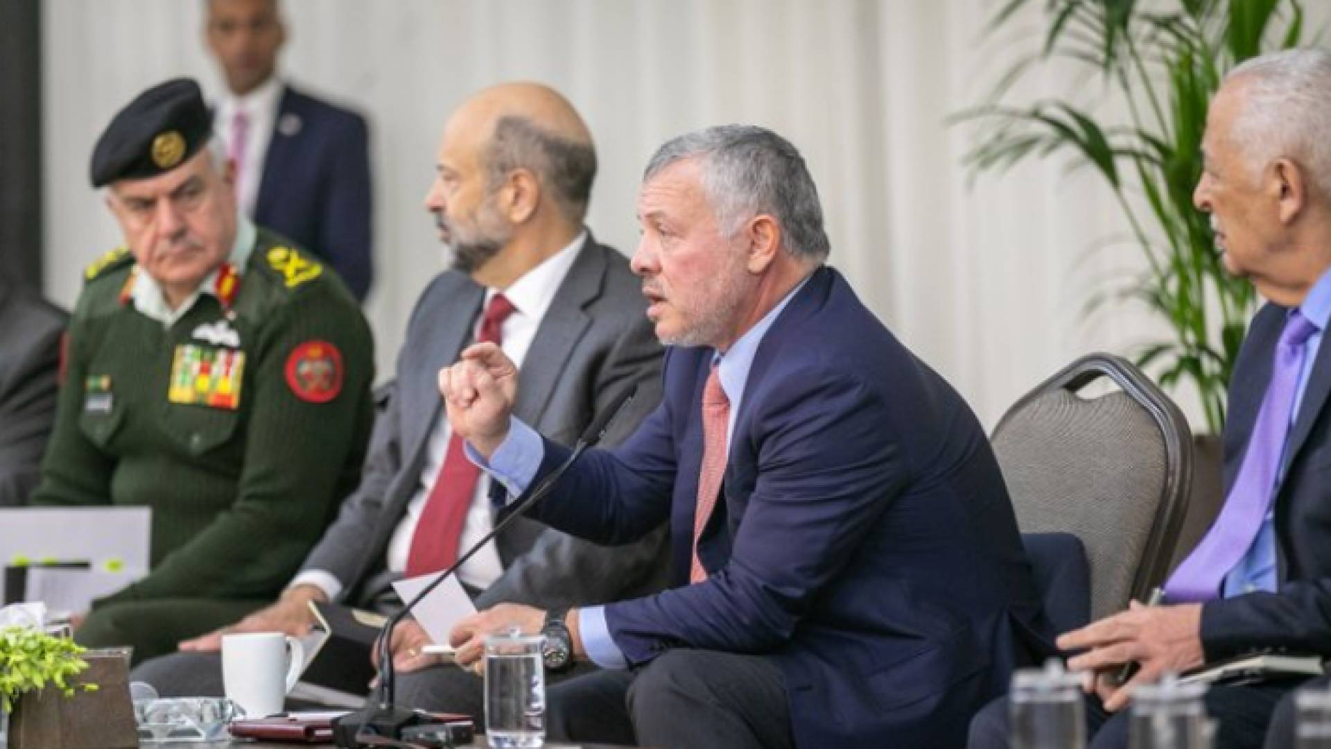 الملك يلتقي وجهاء وممثلي أبناء وبنات عشائر بئر السبع ضمن سلسلة لقاءات مجلس بسمان